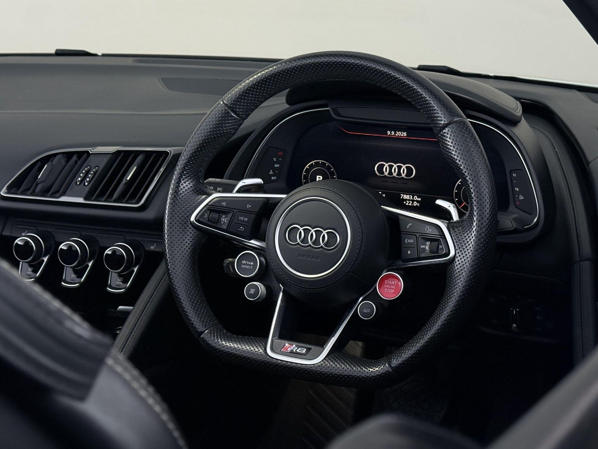 Audi R8 view 3