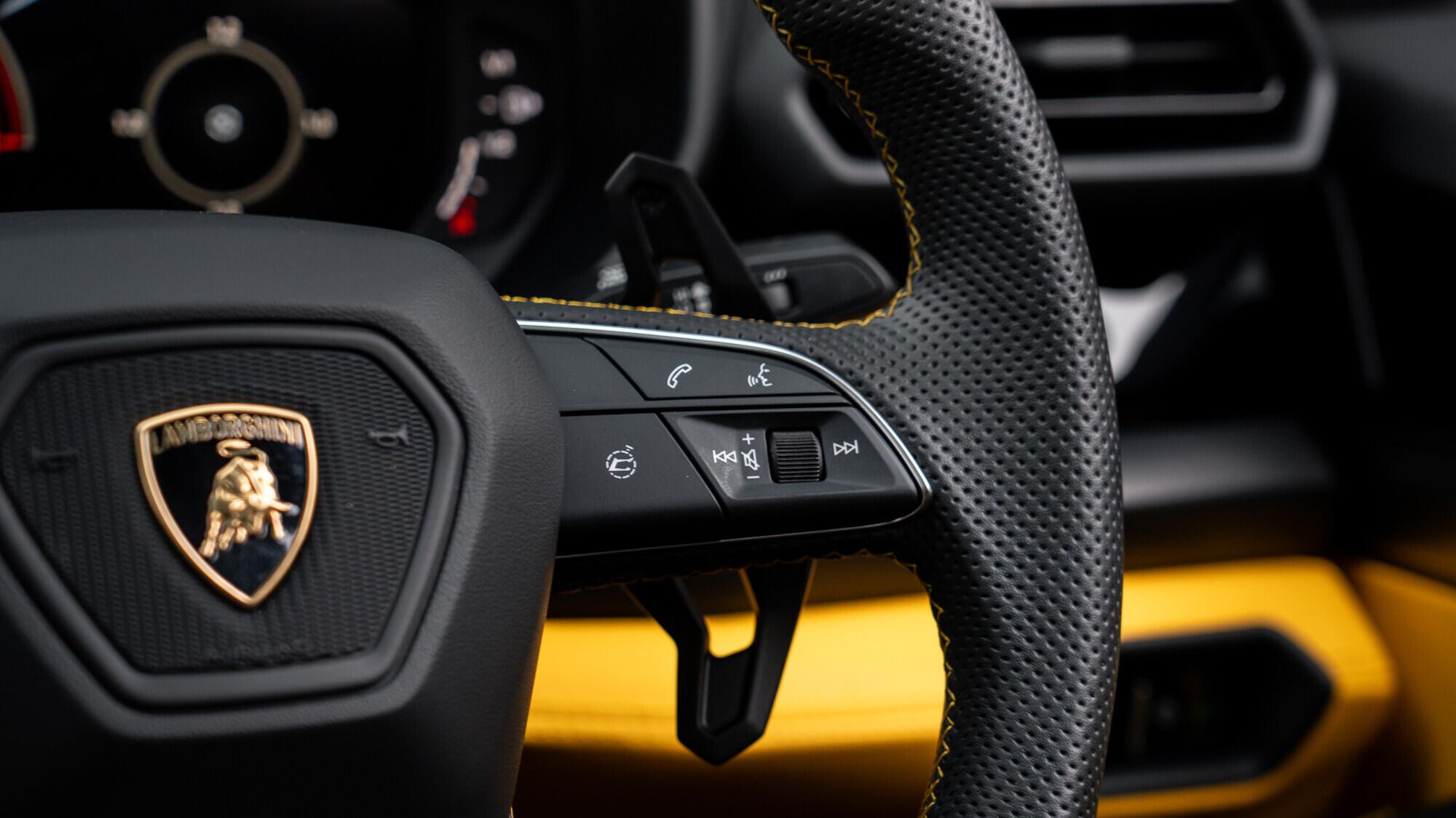 Lamborghini Urus view 25