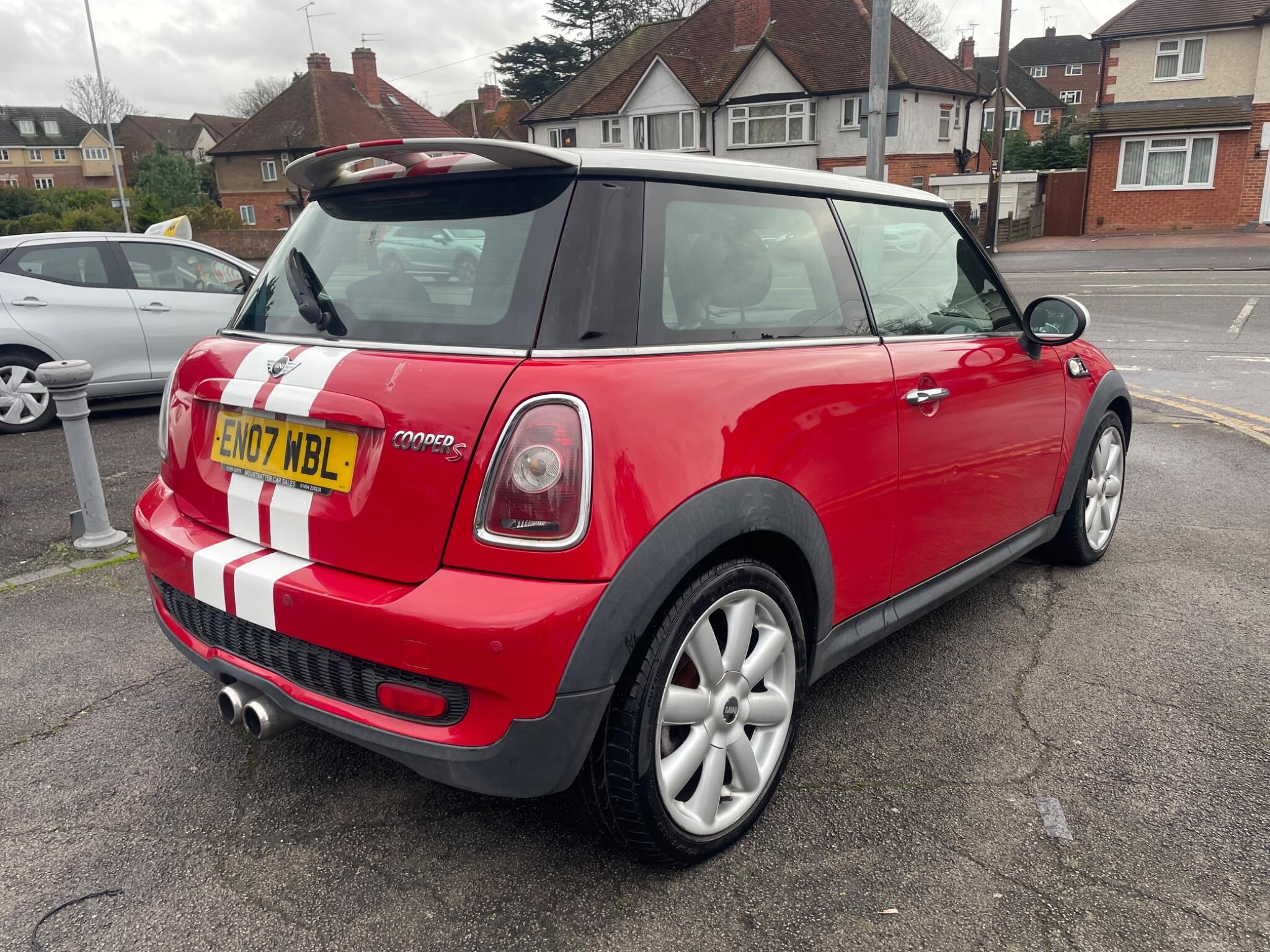 2007 MINI Hatch image 16