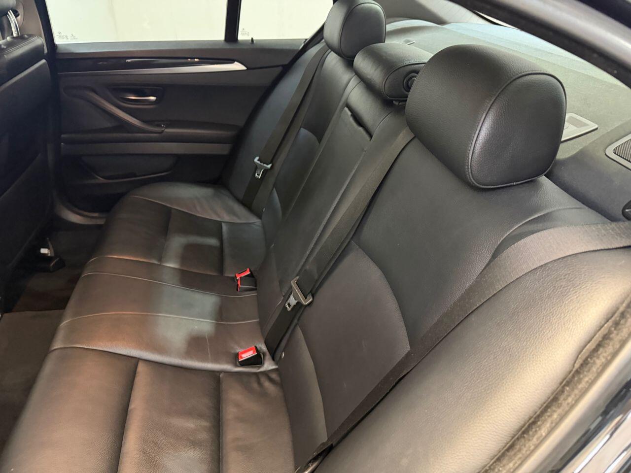 BMW 5 Series view 21