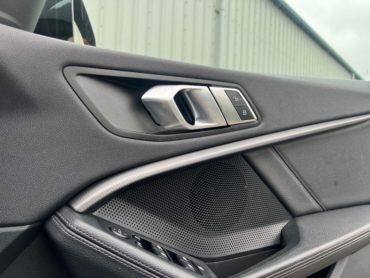 BMW 1 Series view 11