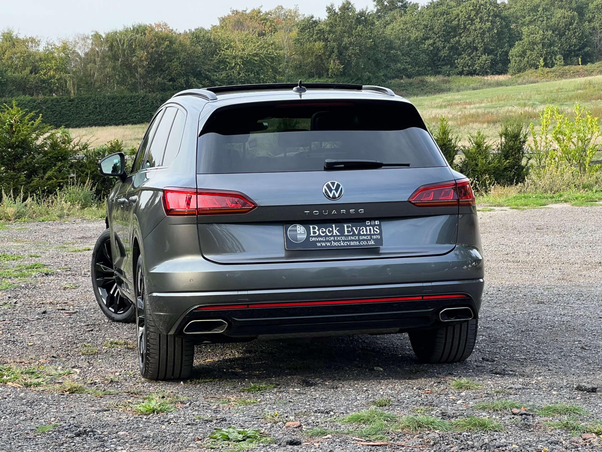 Volkswagen Touareg view 17