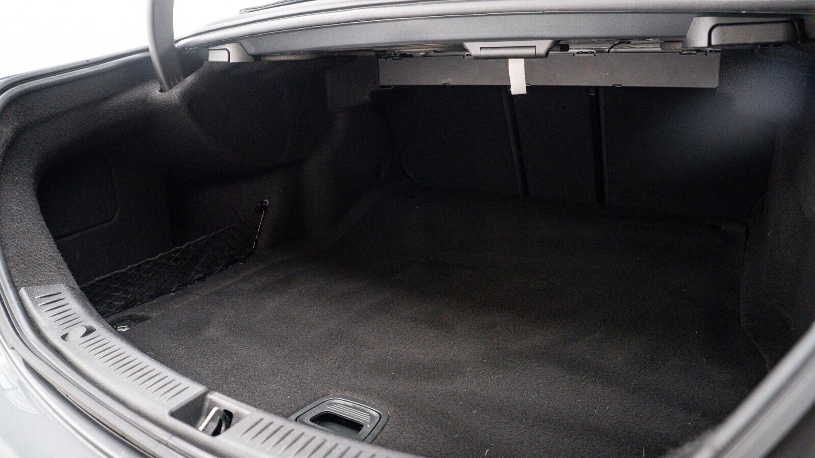 Mercedes-Benz E Class view 36