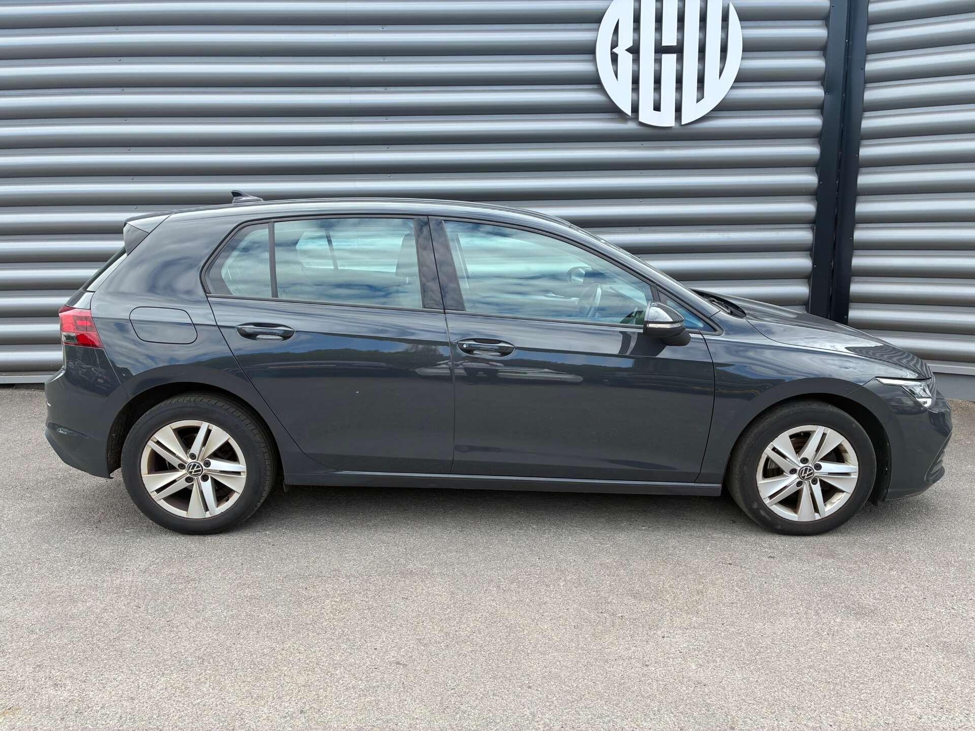 Volkswagen Golf view 3