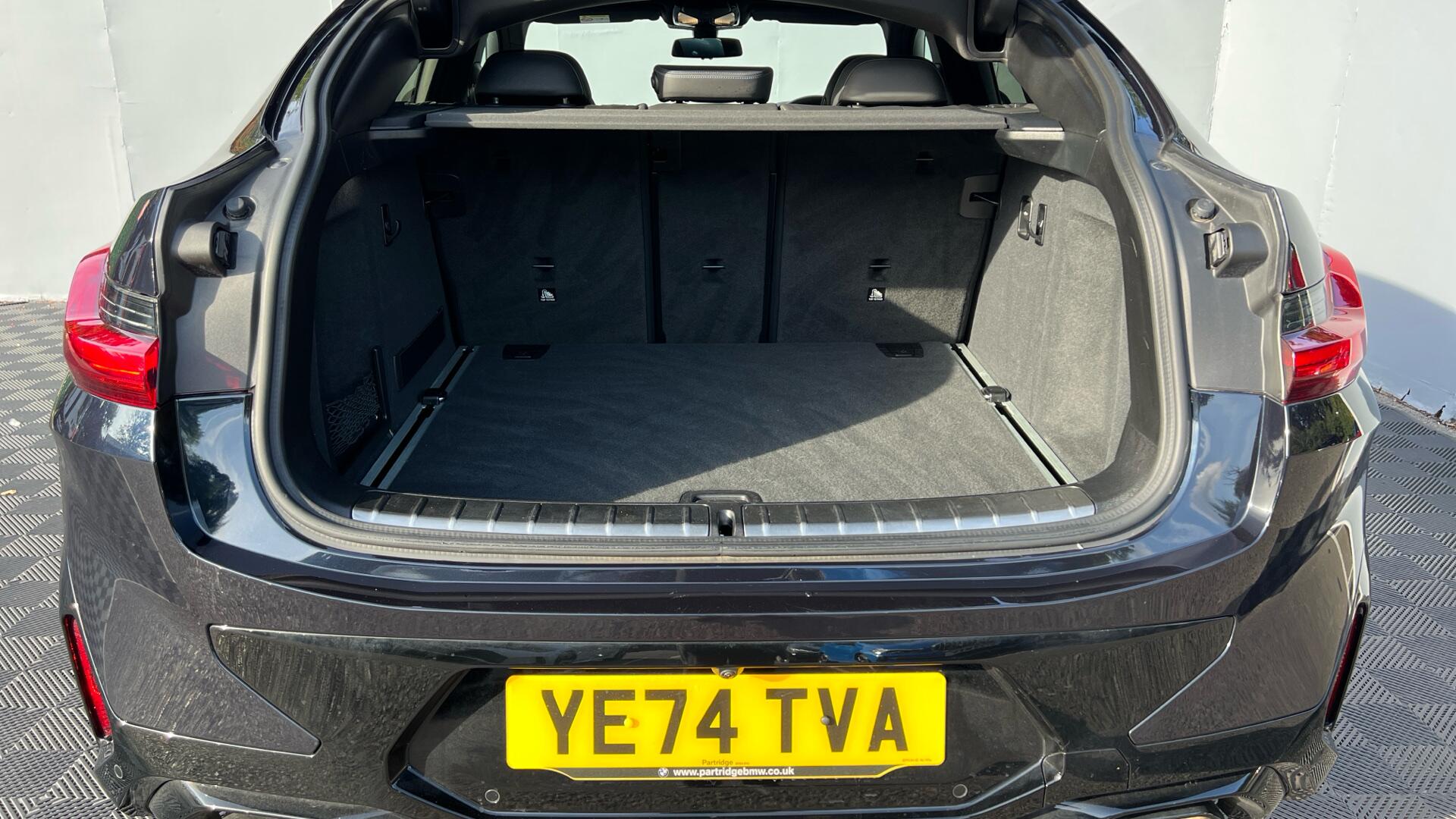 BMW X4 view 13