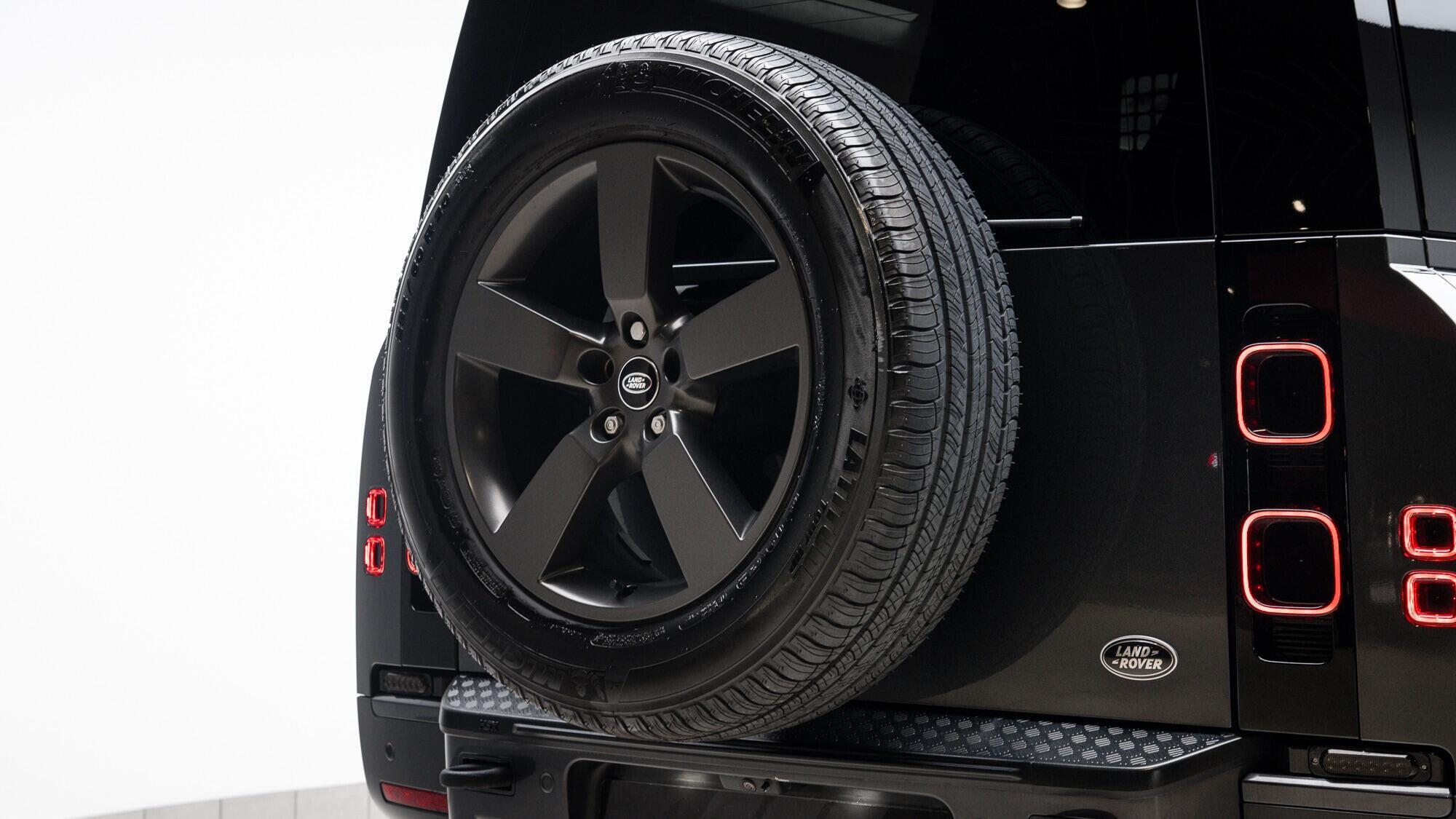Land Rover Defender view 15