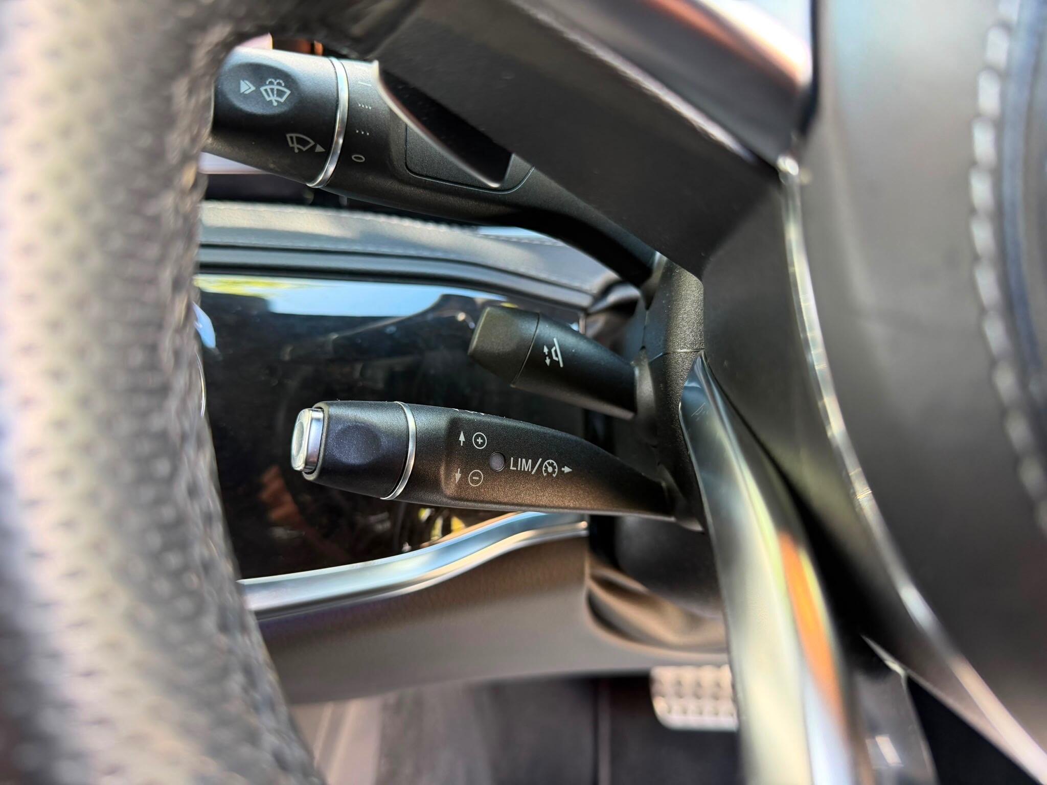 Mercedes-Benz S-Class view 26