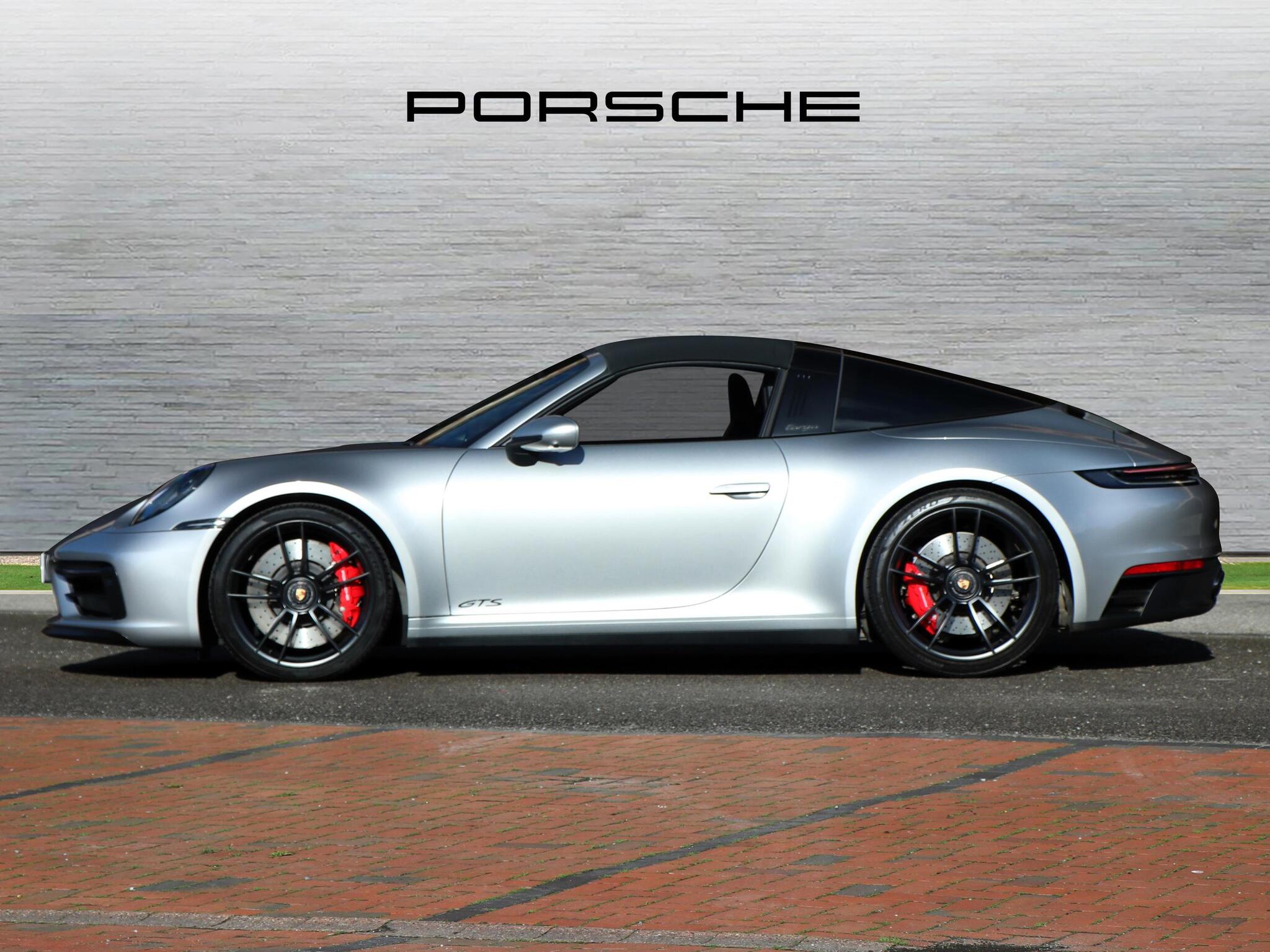 Porsche 911 view 6