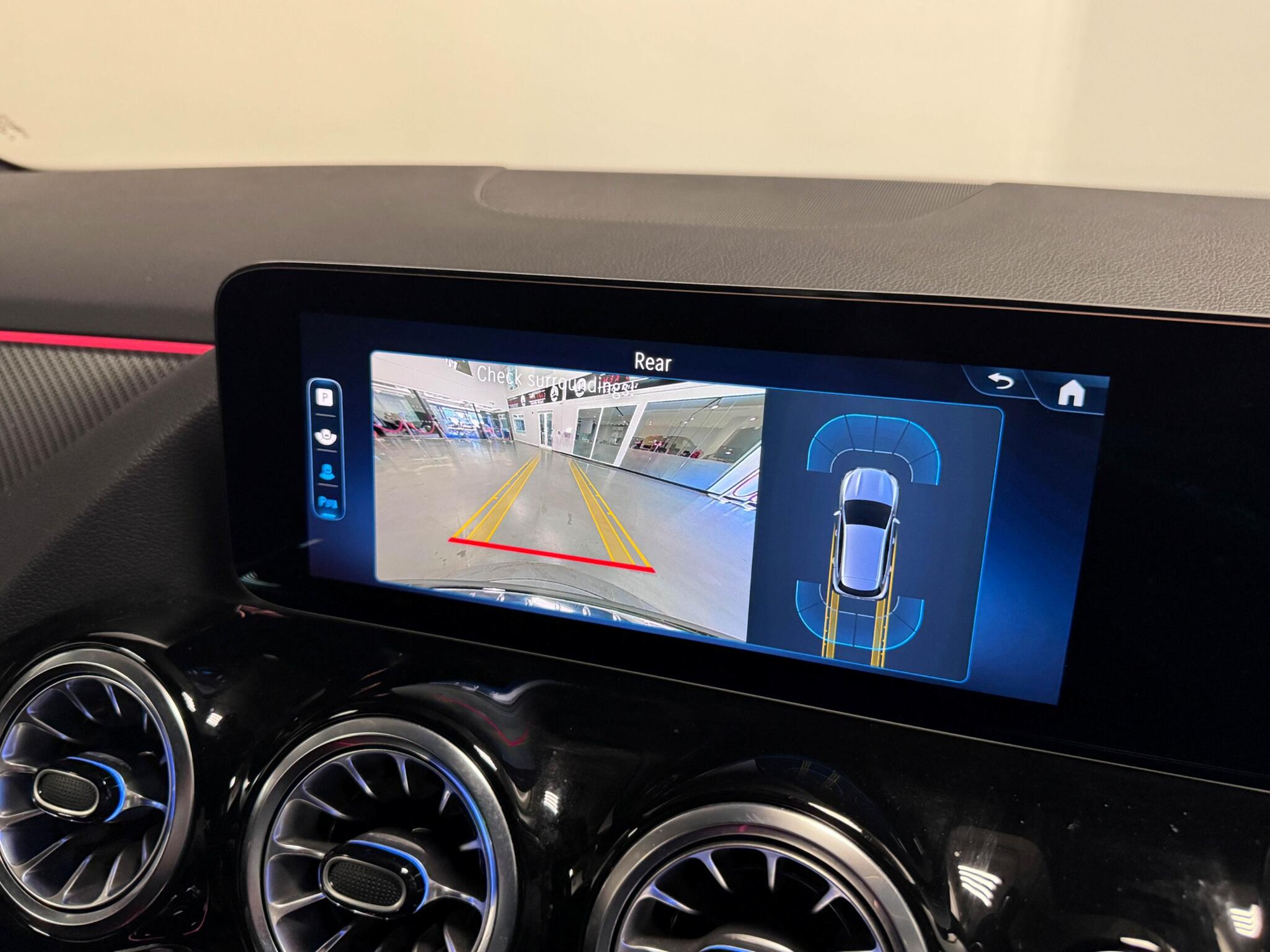 Mercedes-Benz Gla view 9