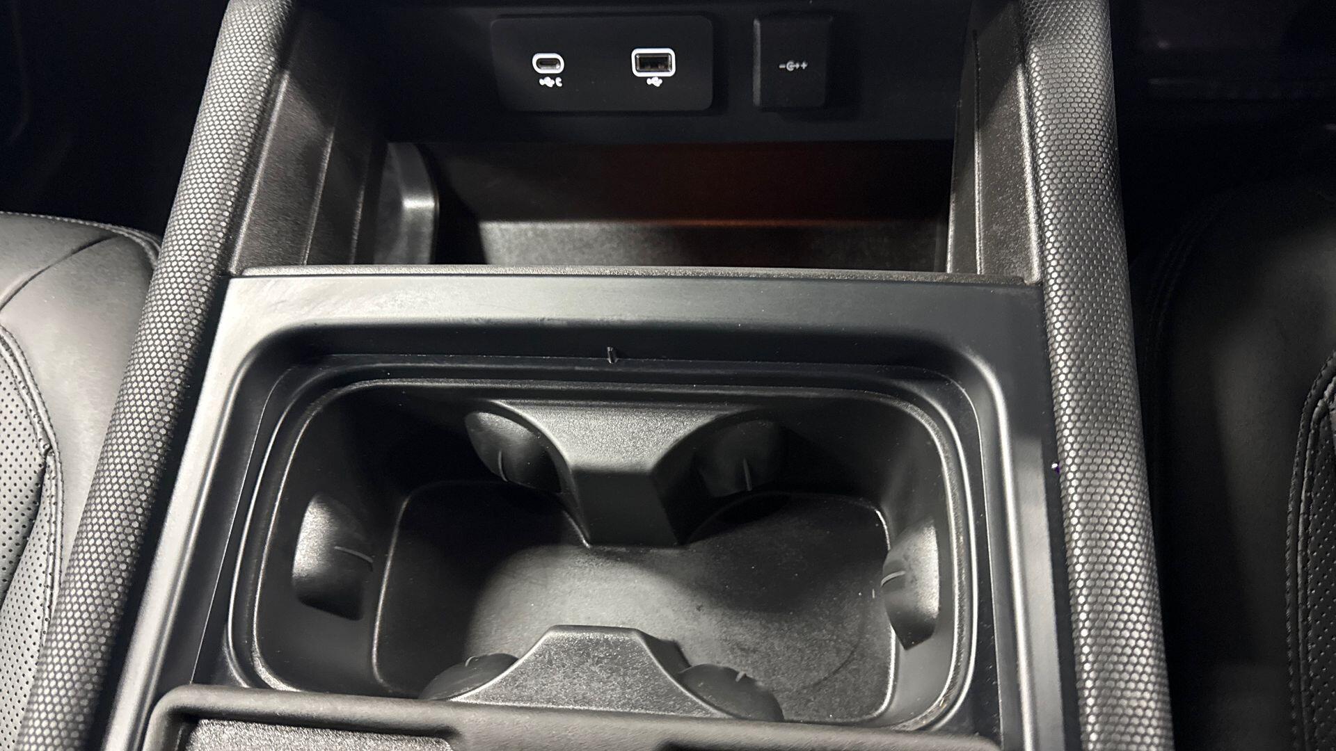 Land Rover Defender view 13