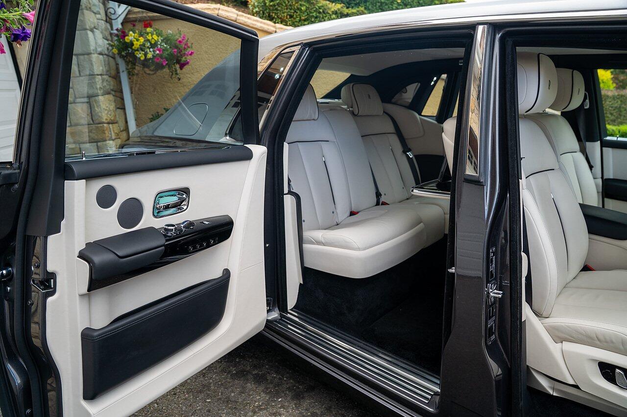 Rolls-Royce Phantom view 51