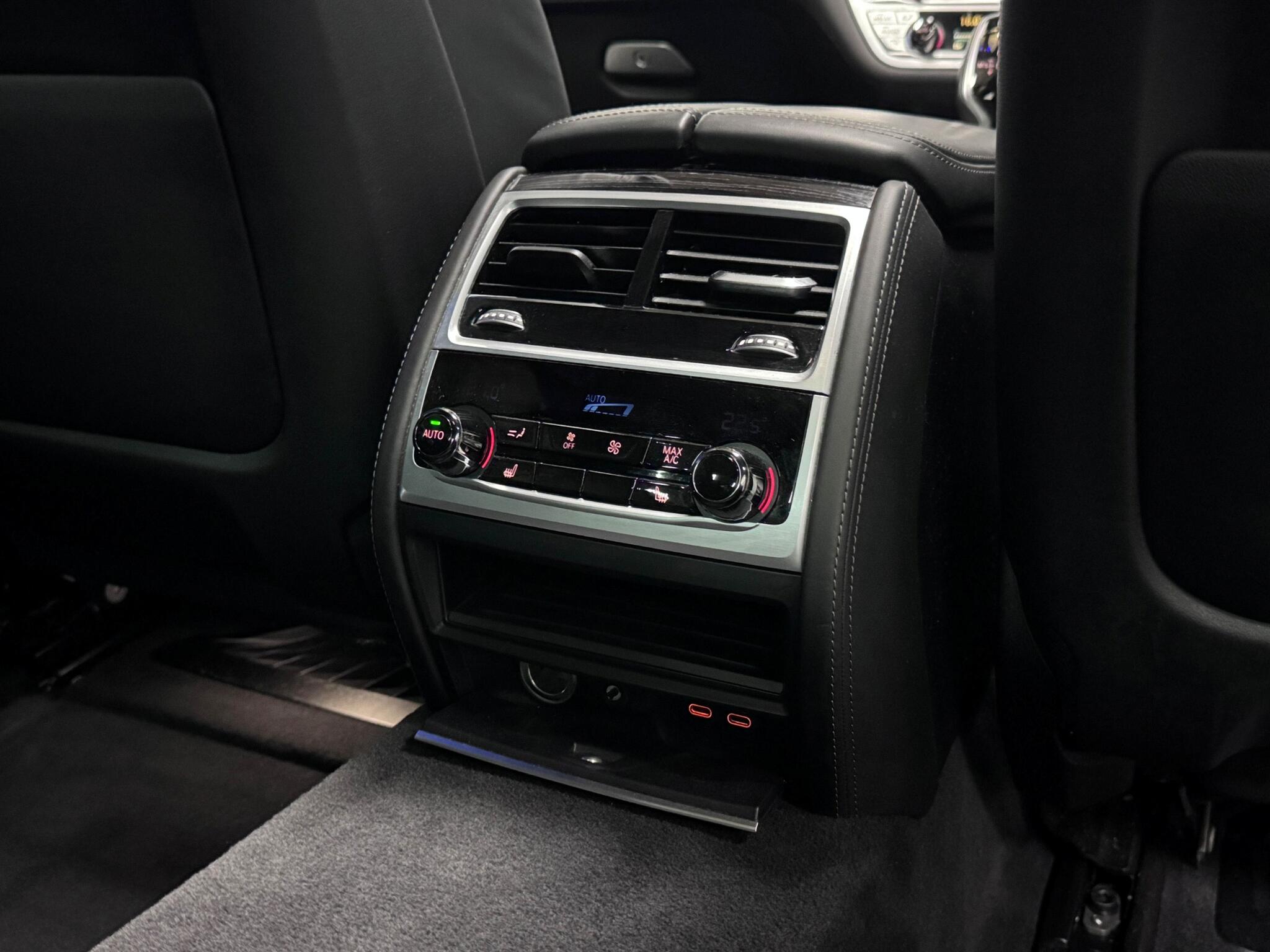 BMW 7 Series view 22