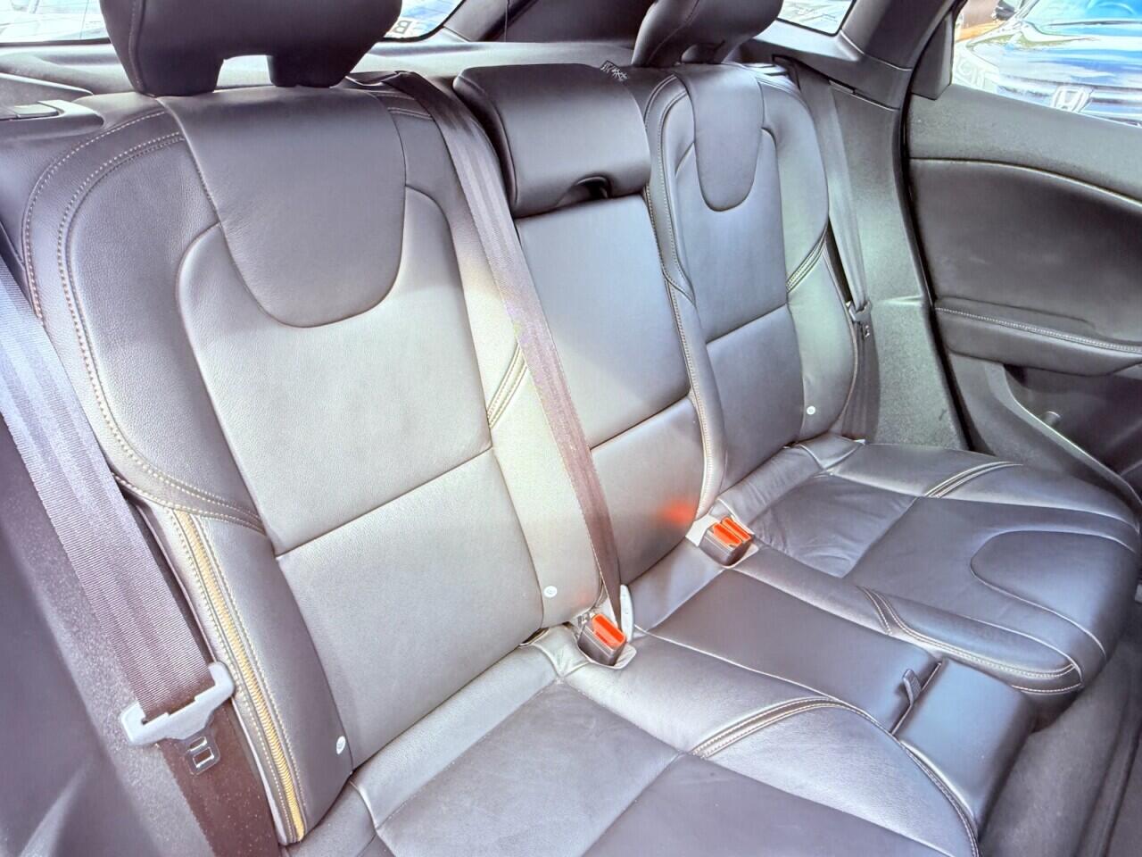 Volvo V40 Cross Country view 12