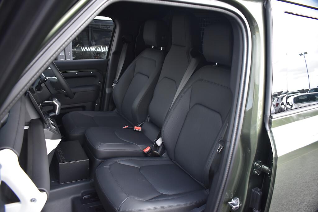 Land Rover Defender 110 view 11