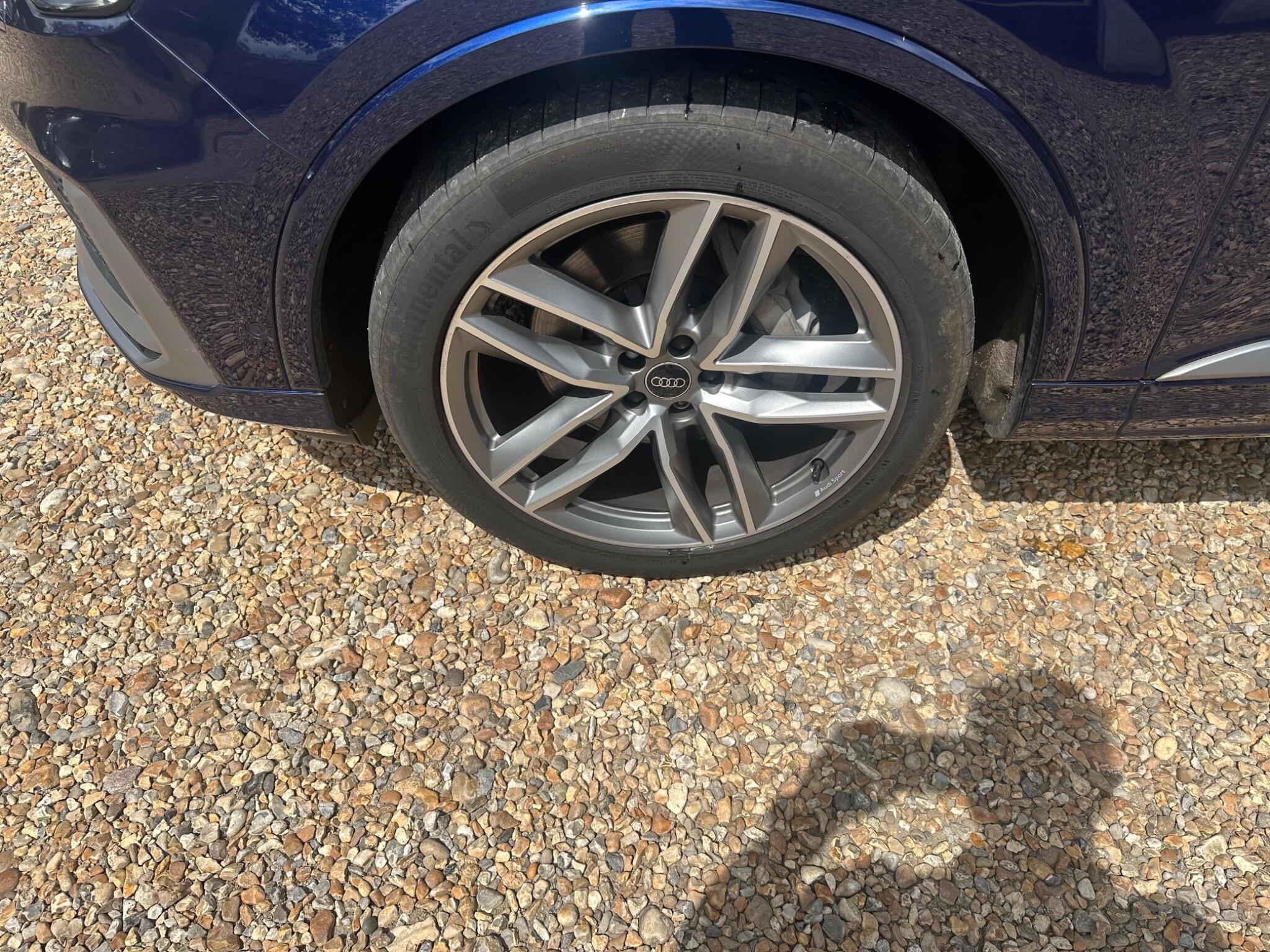 Audi Q7 view 36