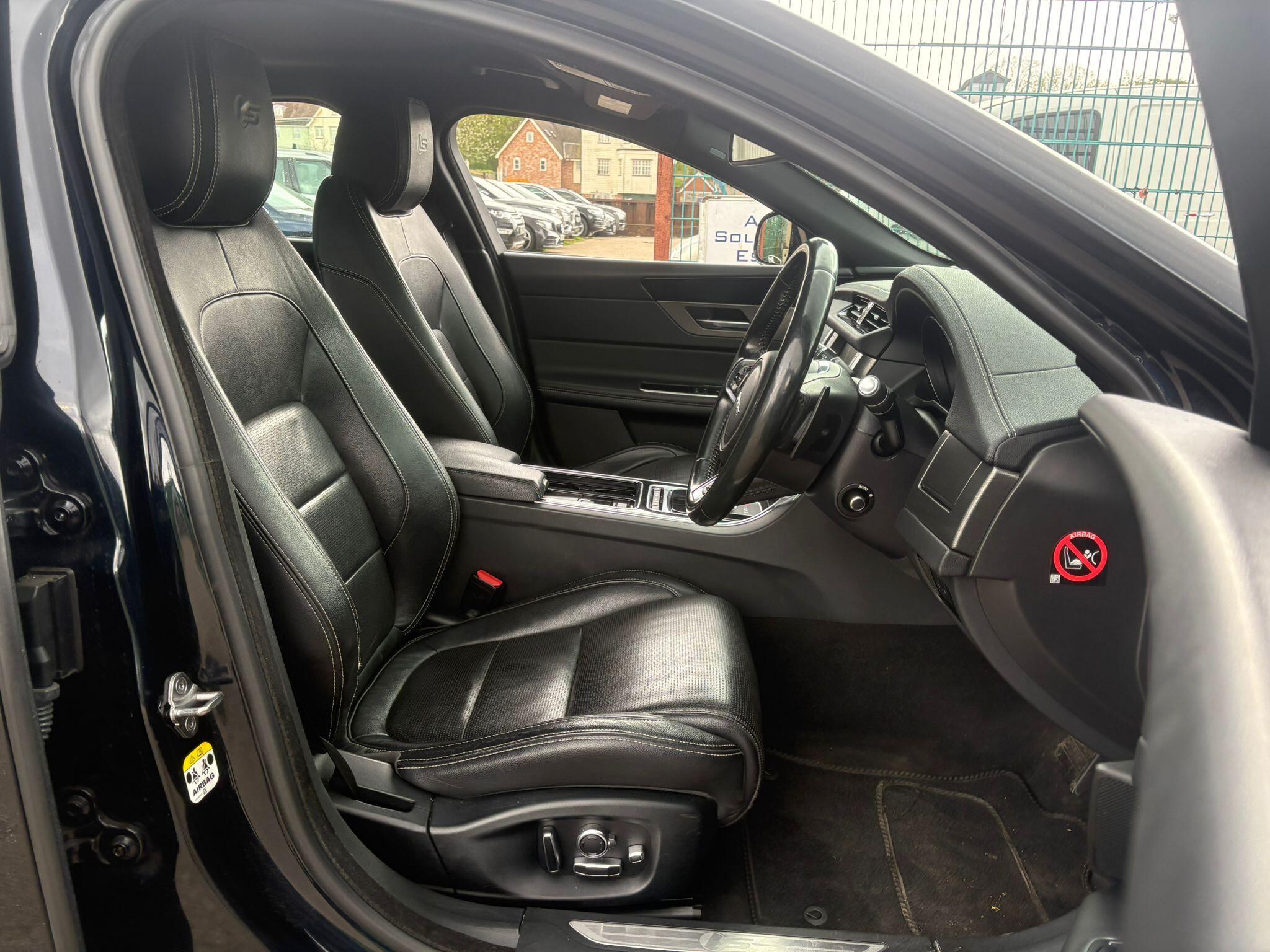 Jaguar XF view 12