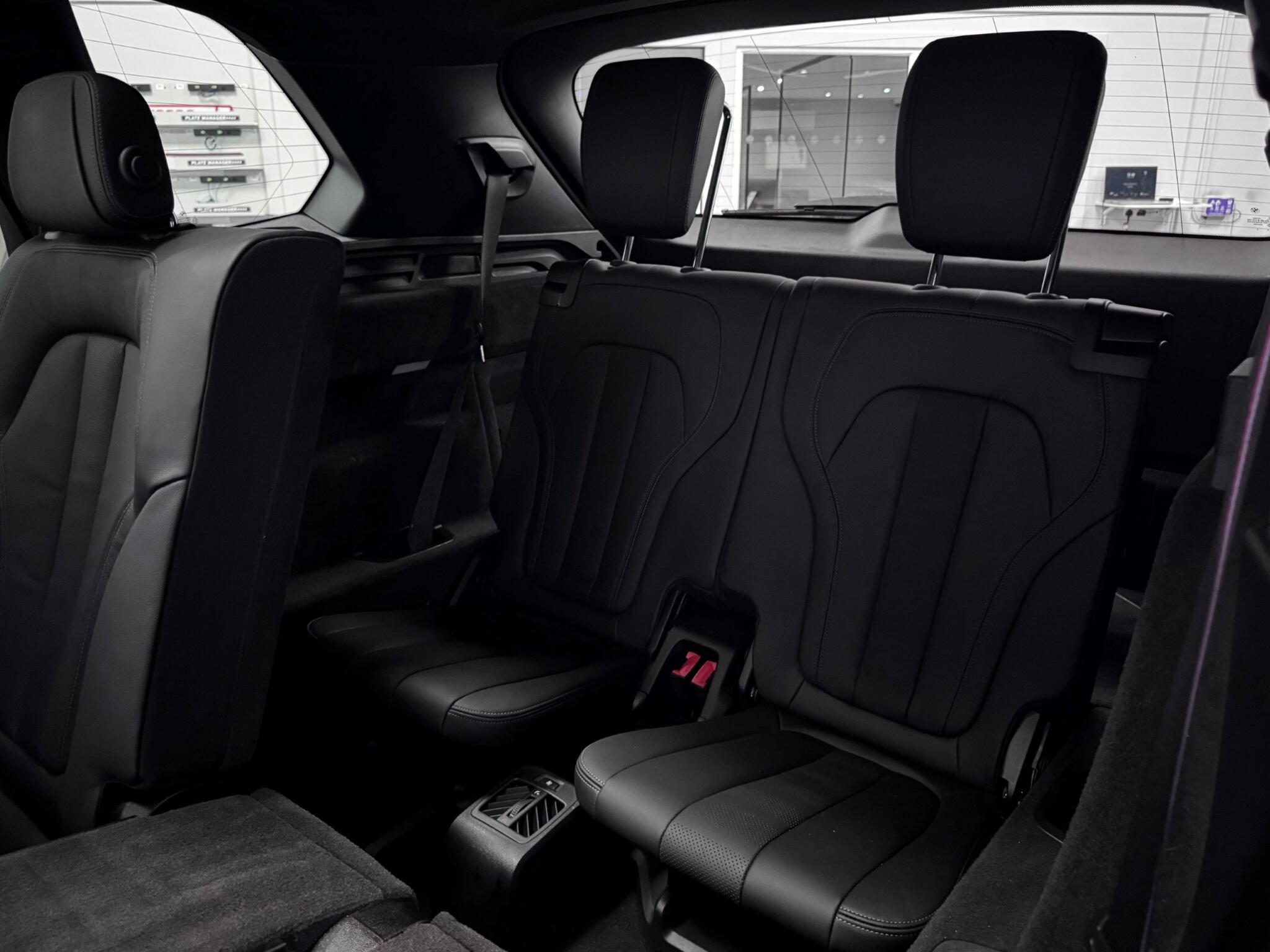 BMW X5 view 13