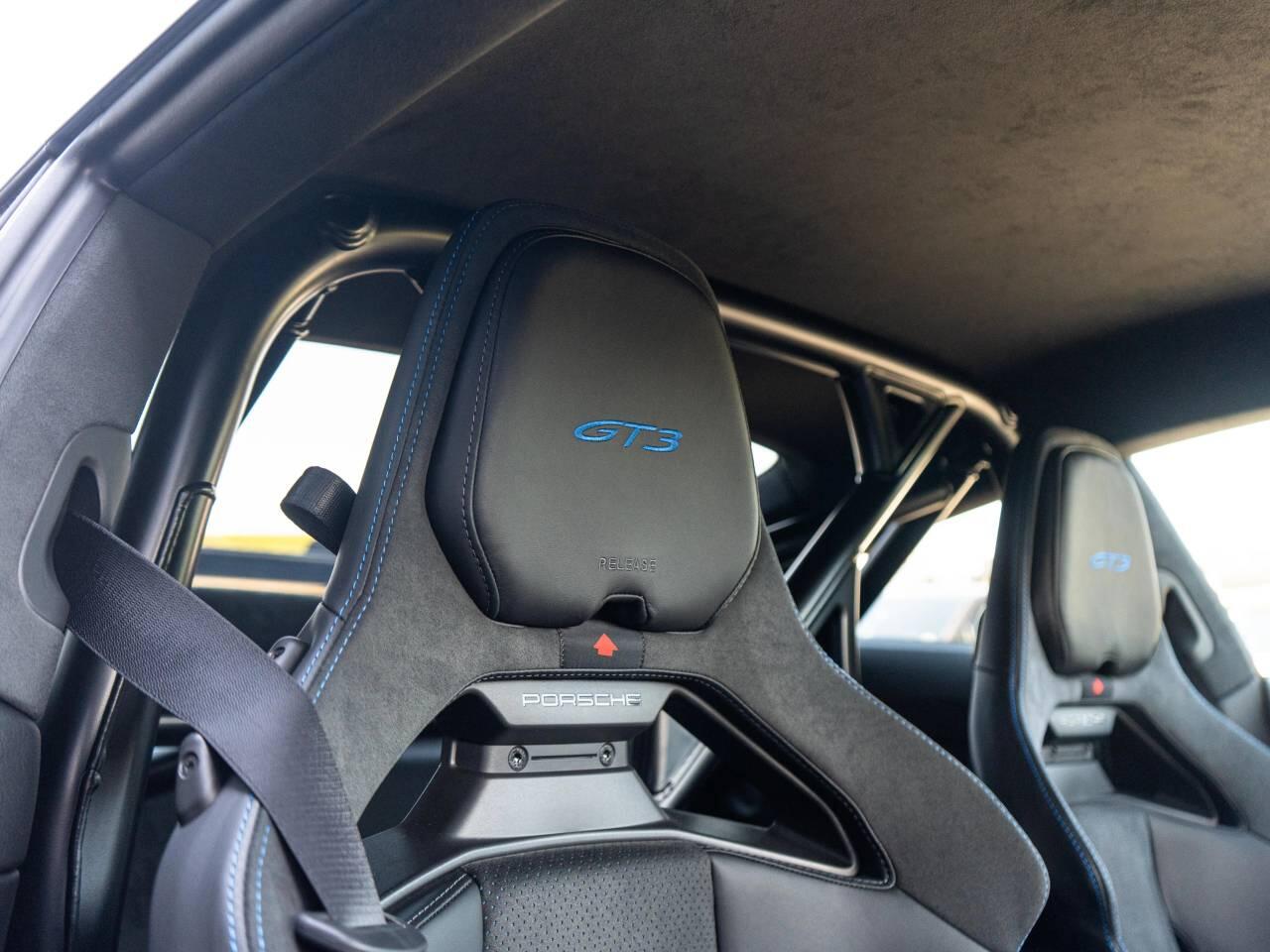 Porsche 911 view 25