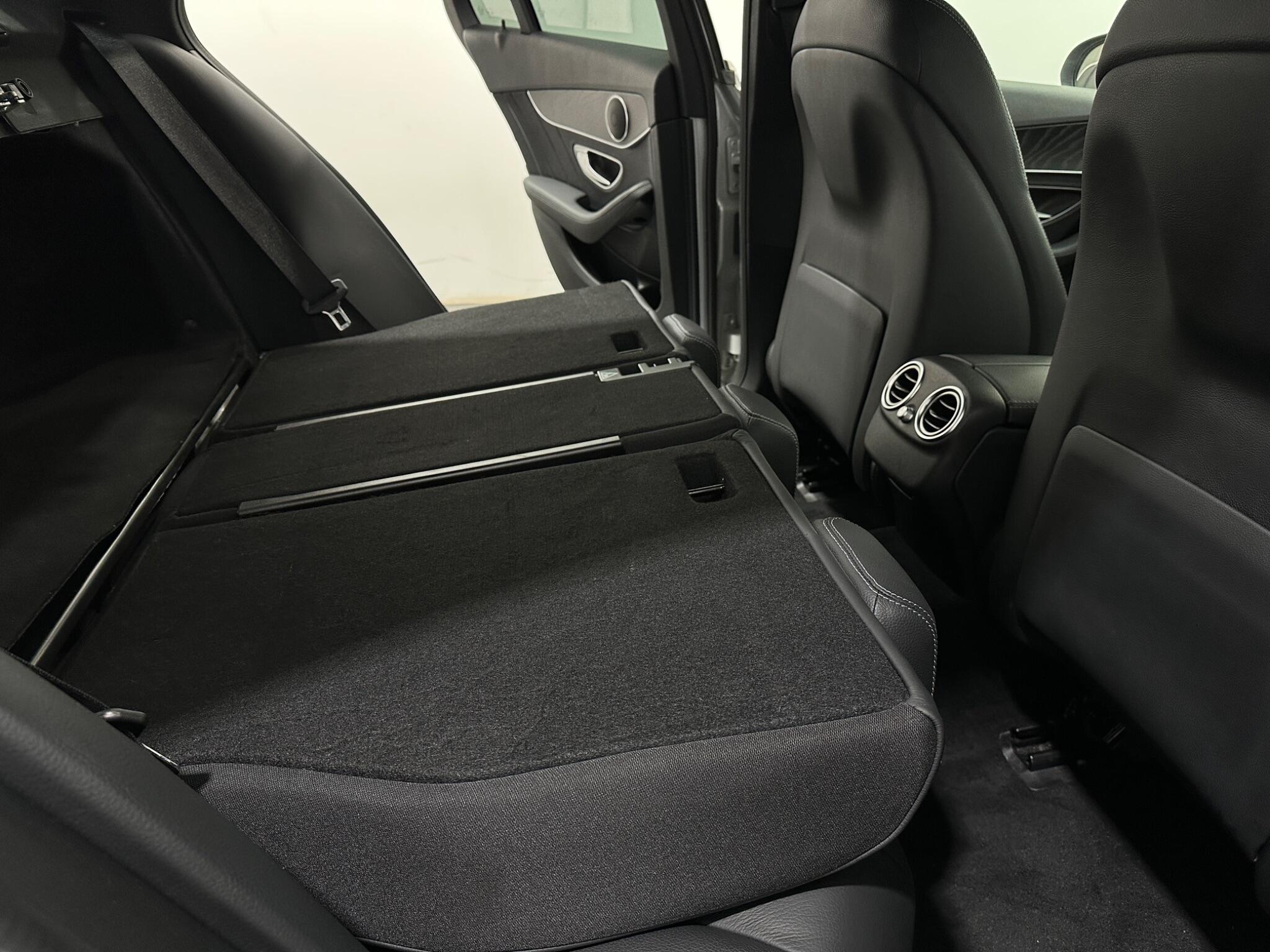 Mercedes-Benz C-Class view 46