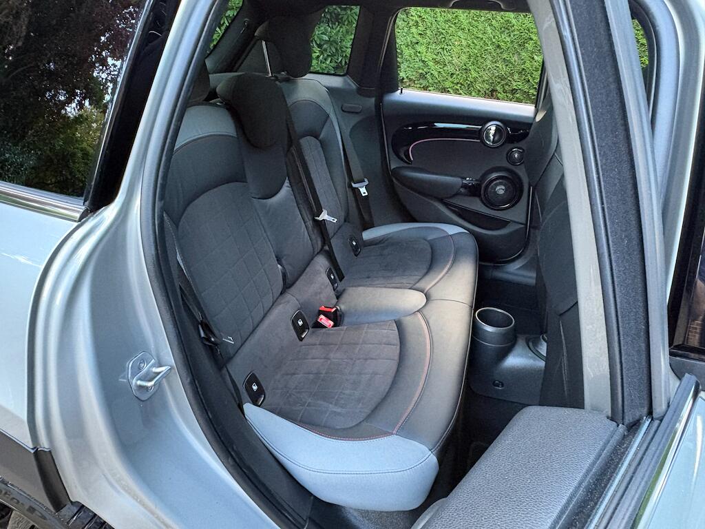 Mini Hatch view 10