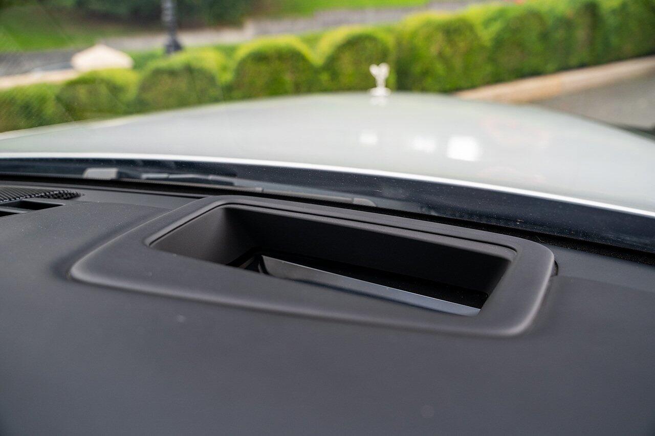 Rolls-Royce Phantom view 81