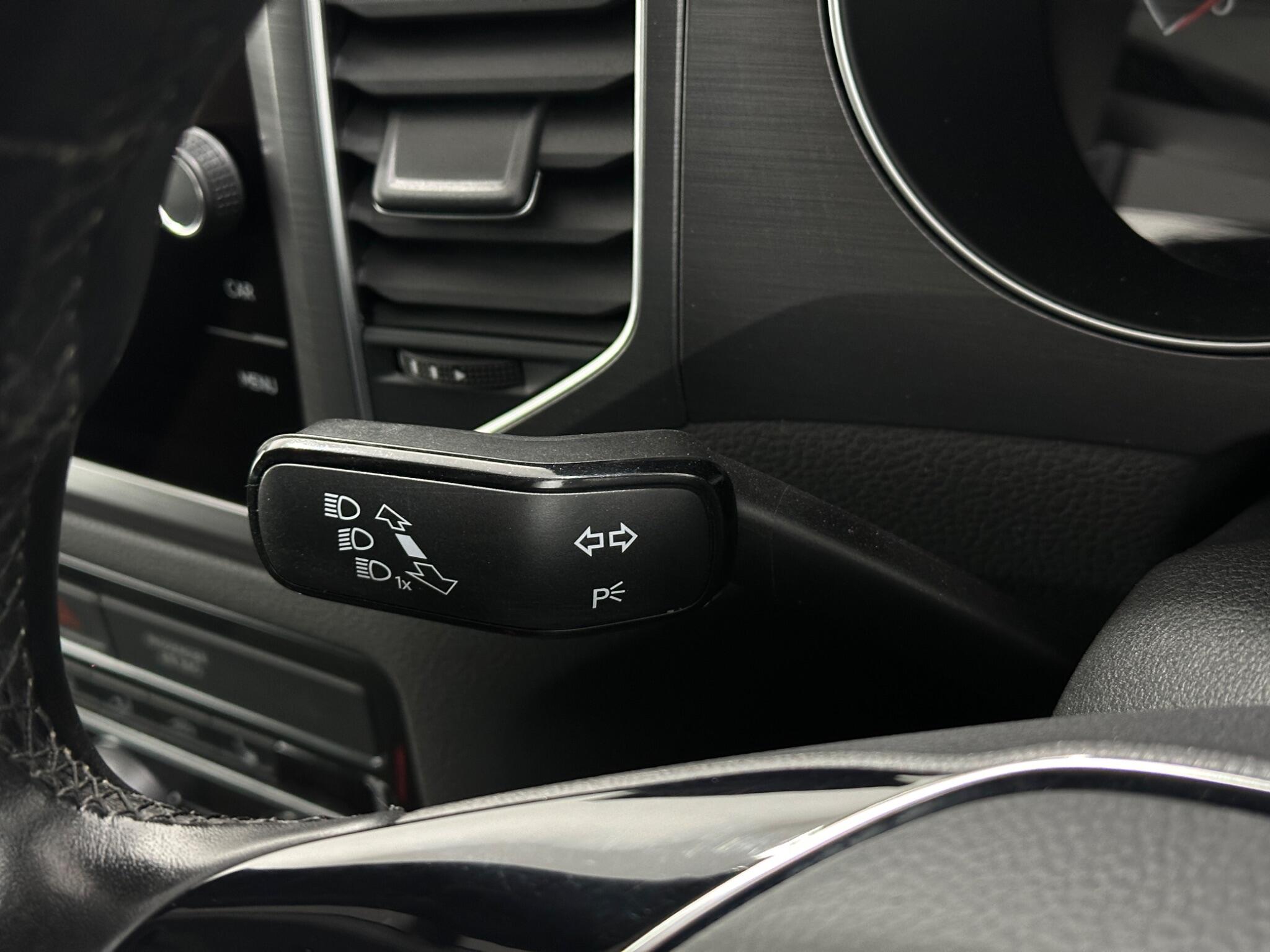 Volkswagen Golf Sportsvan view 14