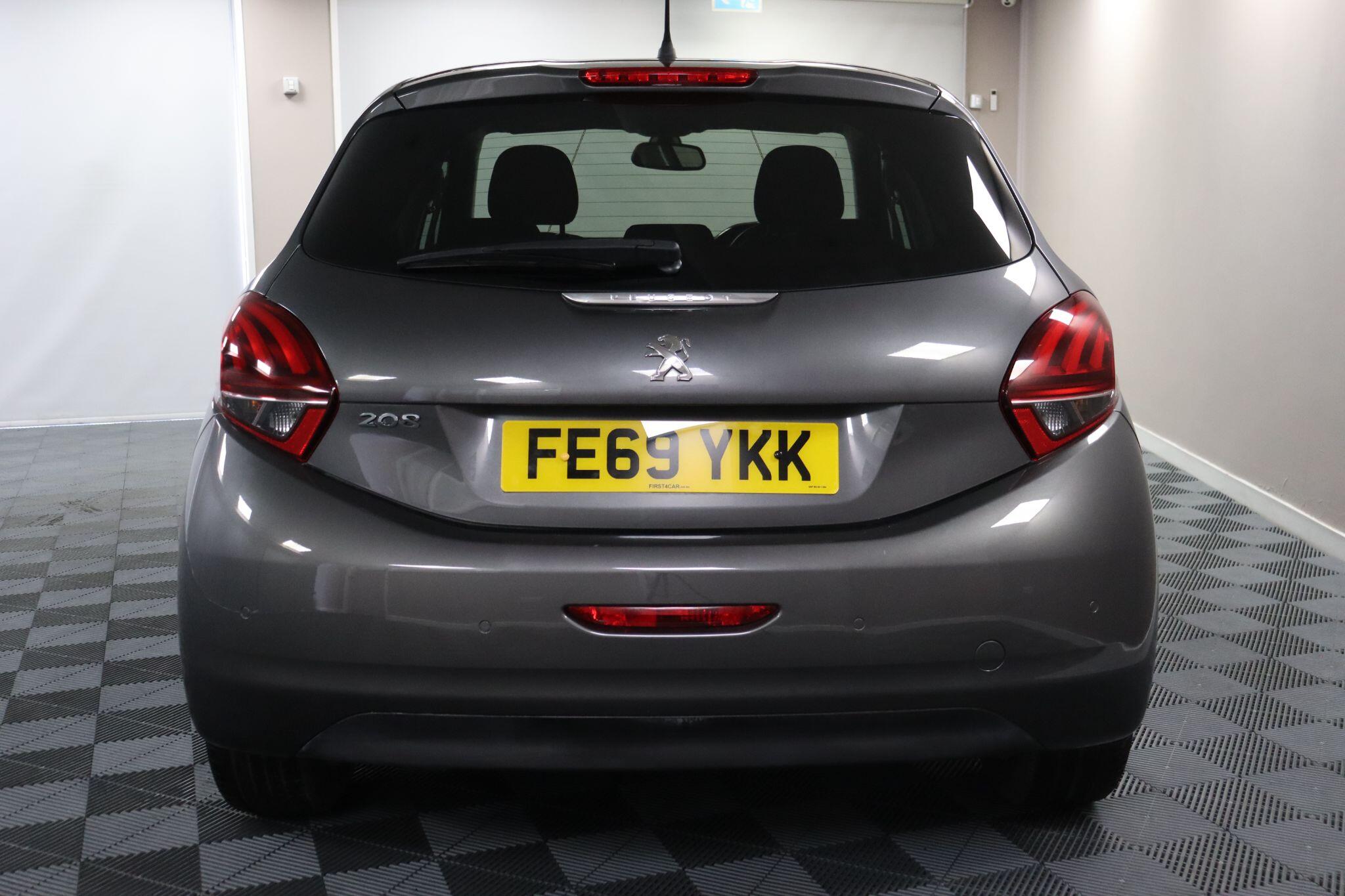 Peugeot 208 view 8
