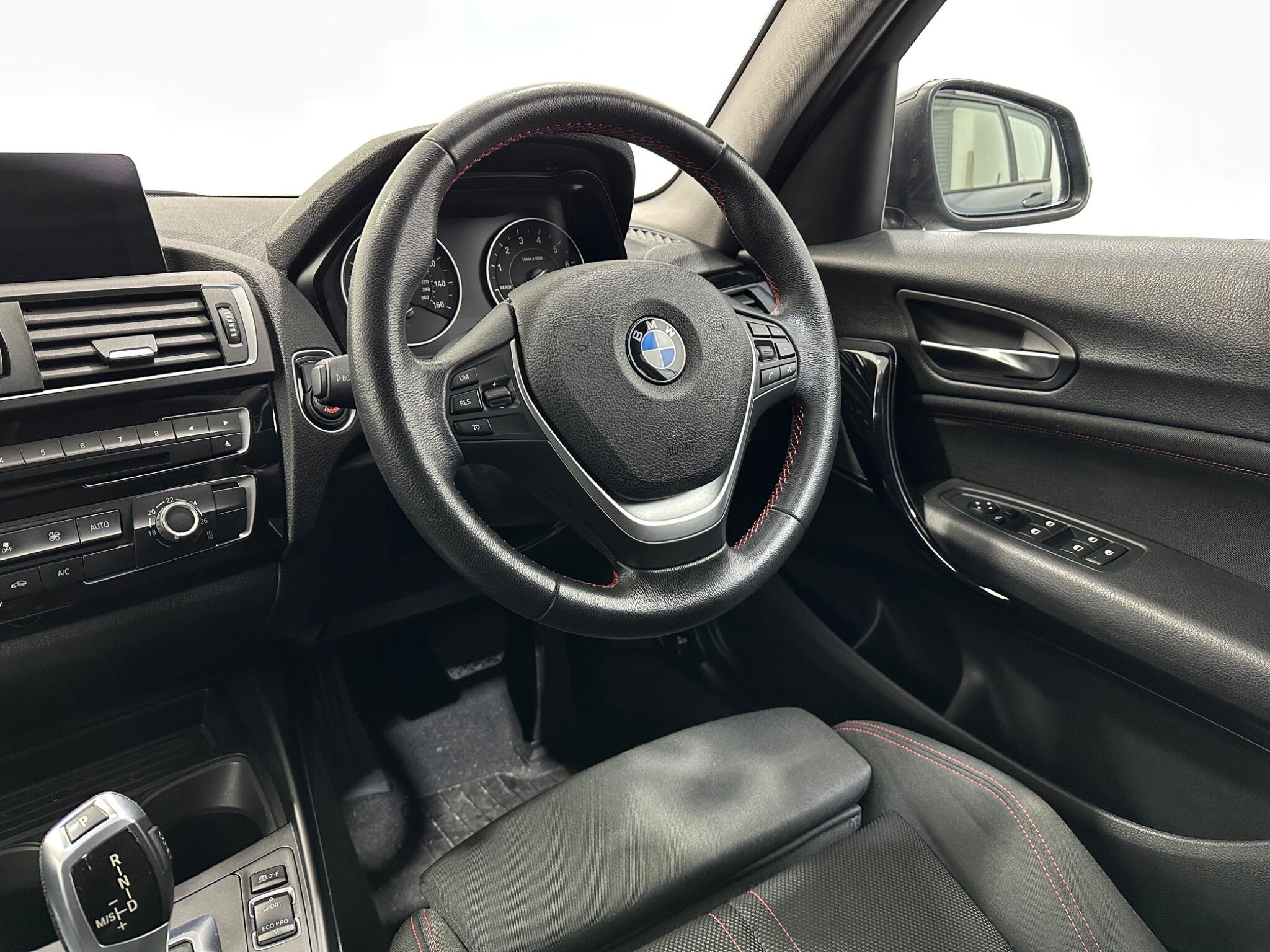 BMW 1 Series view 12