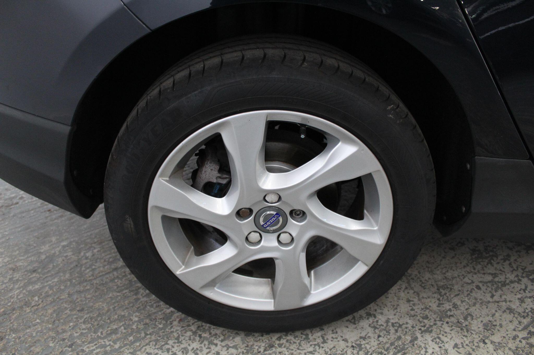 Volvo V40 Cross Country view 53