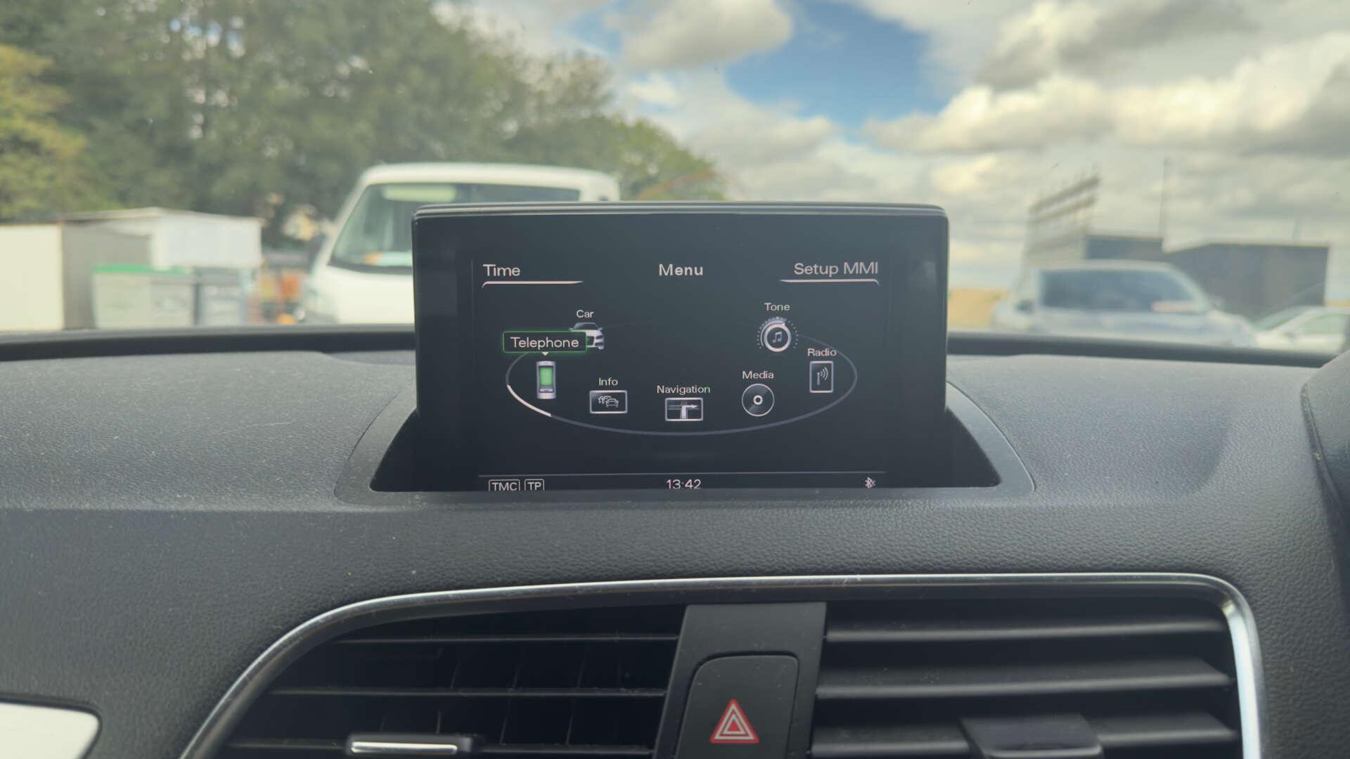 Audi Q3 view 27