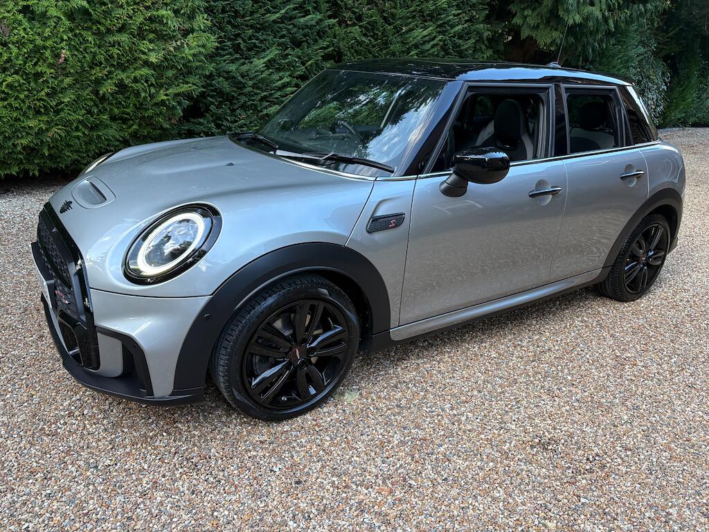 Mini Hatch view 13