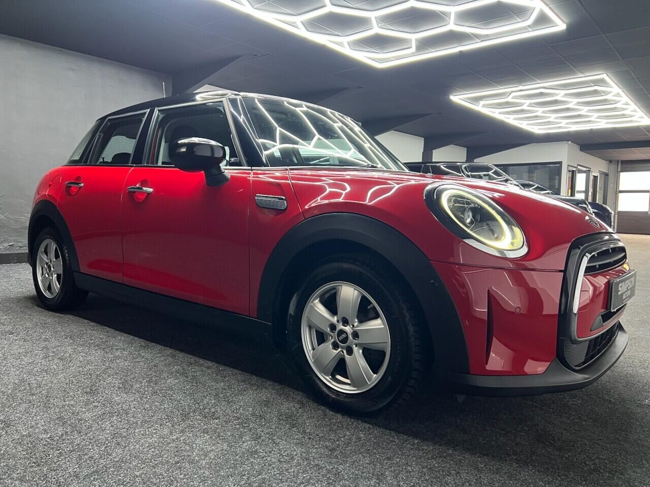 Mini Hatch view 16