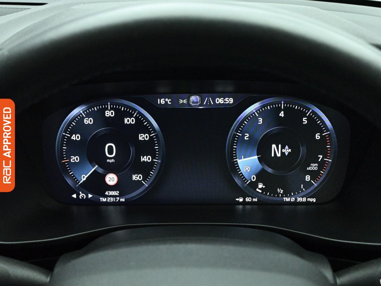 Volvo XC40 view 11