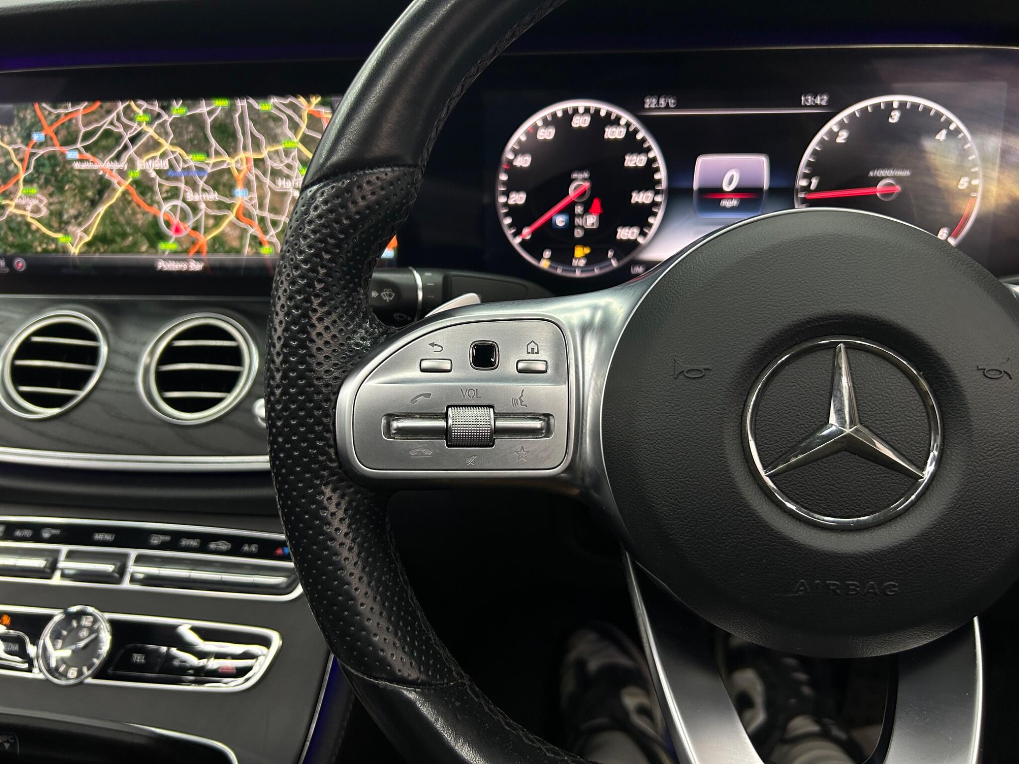 Mercedes-Benz E Class view 57