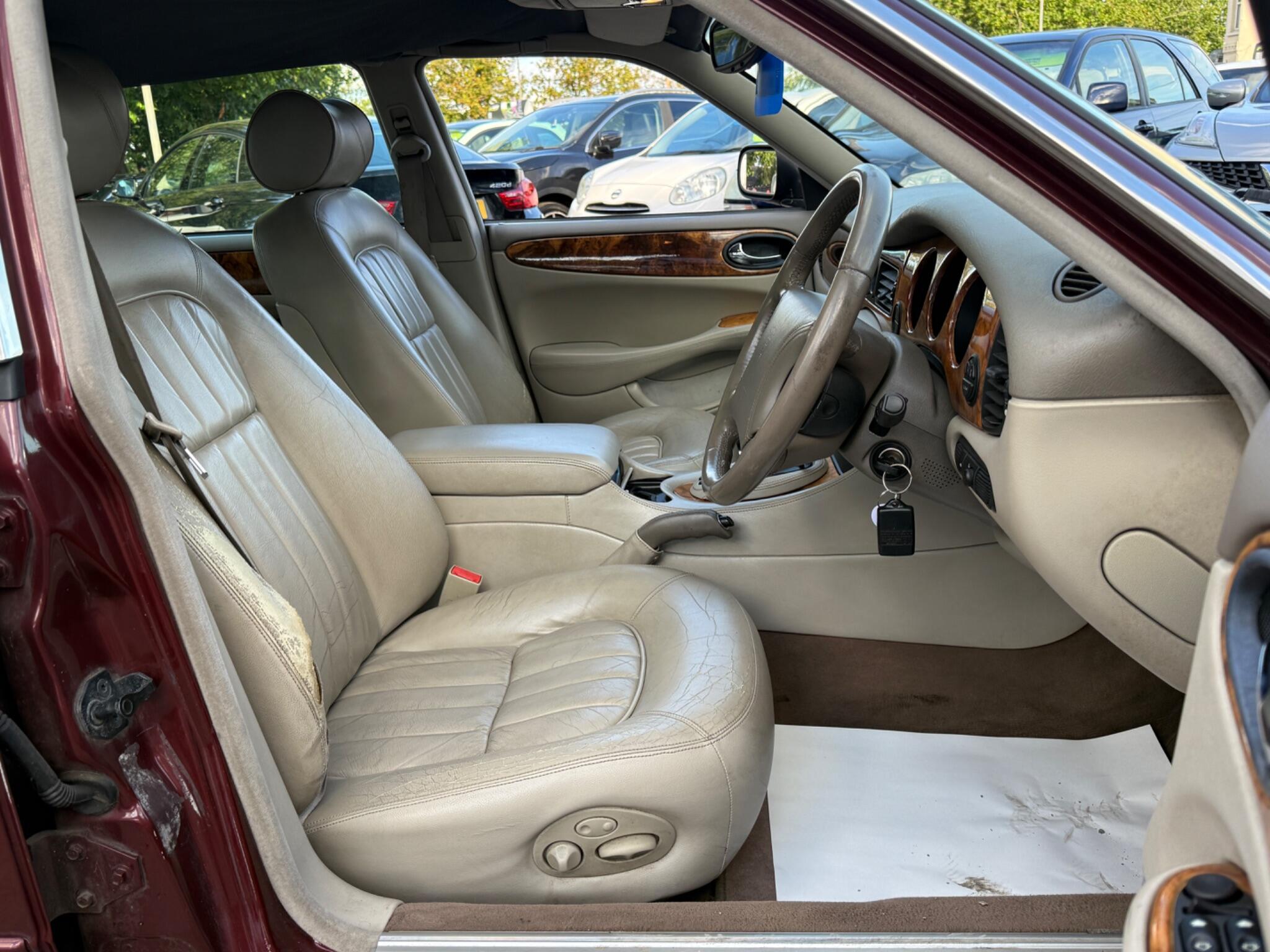 Jaguar XJ - Image 15