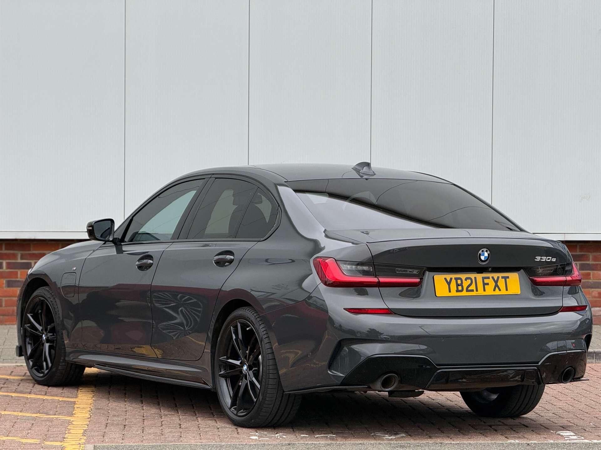 BMW 3 Series view 4