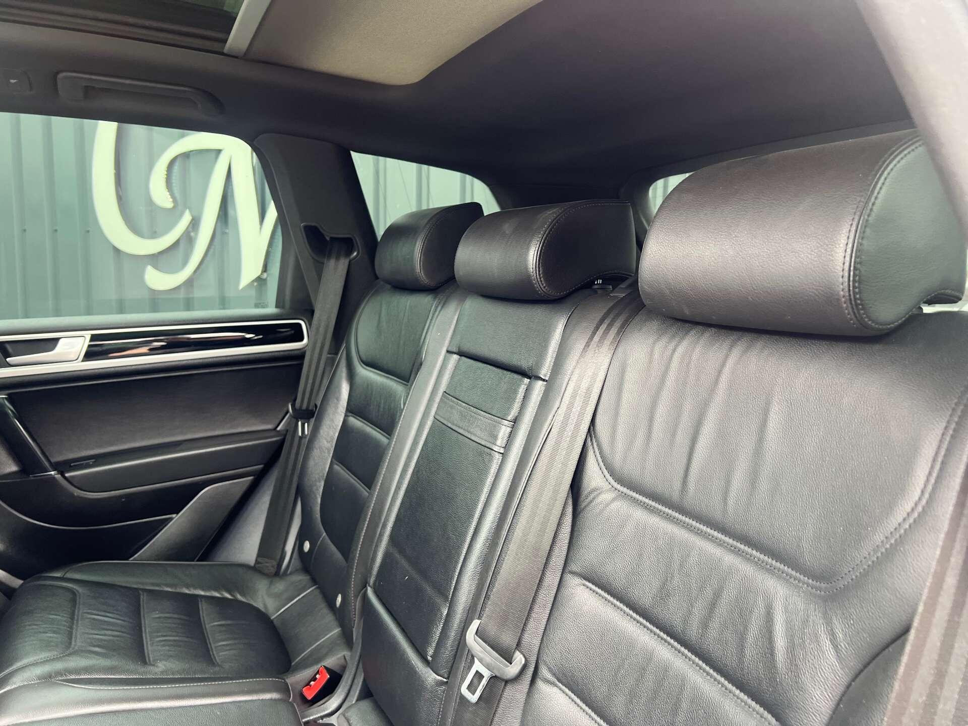 Volkswagen Touareg view 40