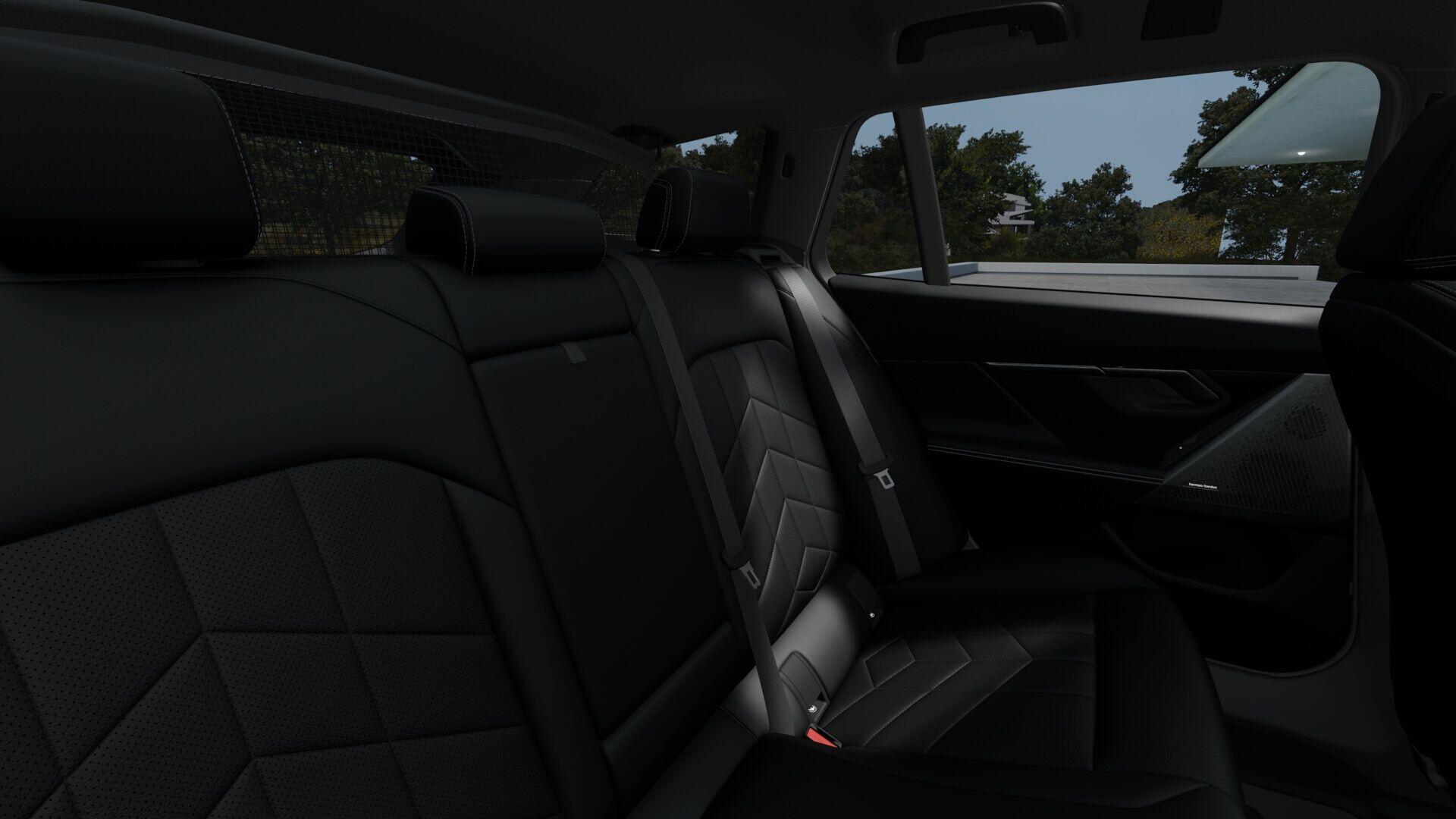 BMW 5 Series view 8