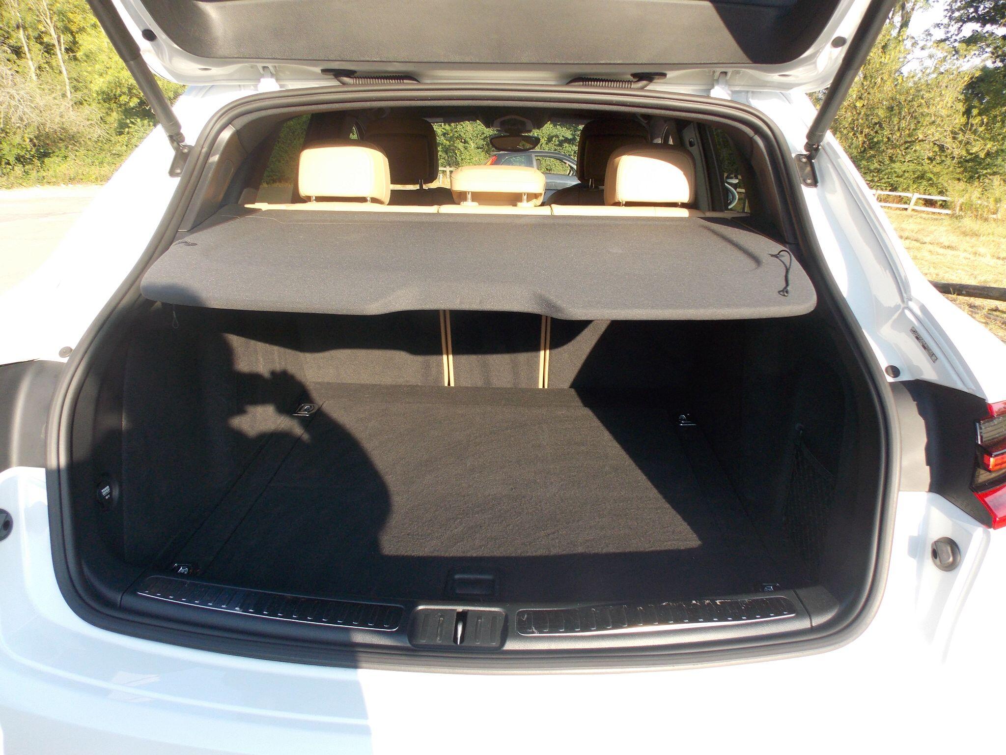 Porsche Macan view 64