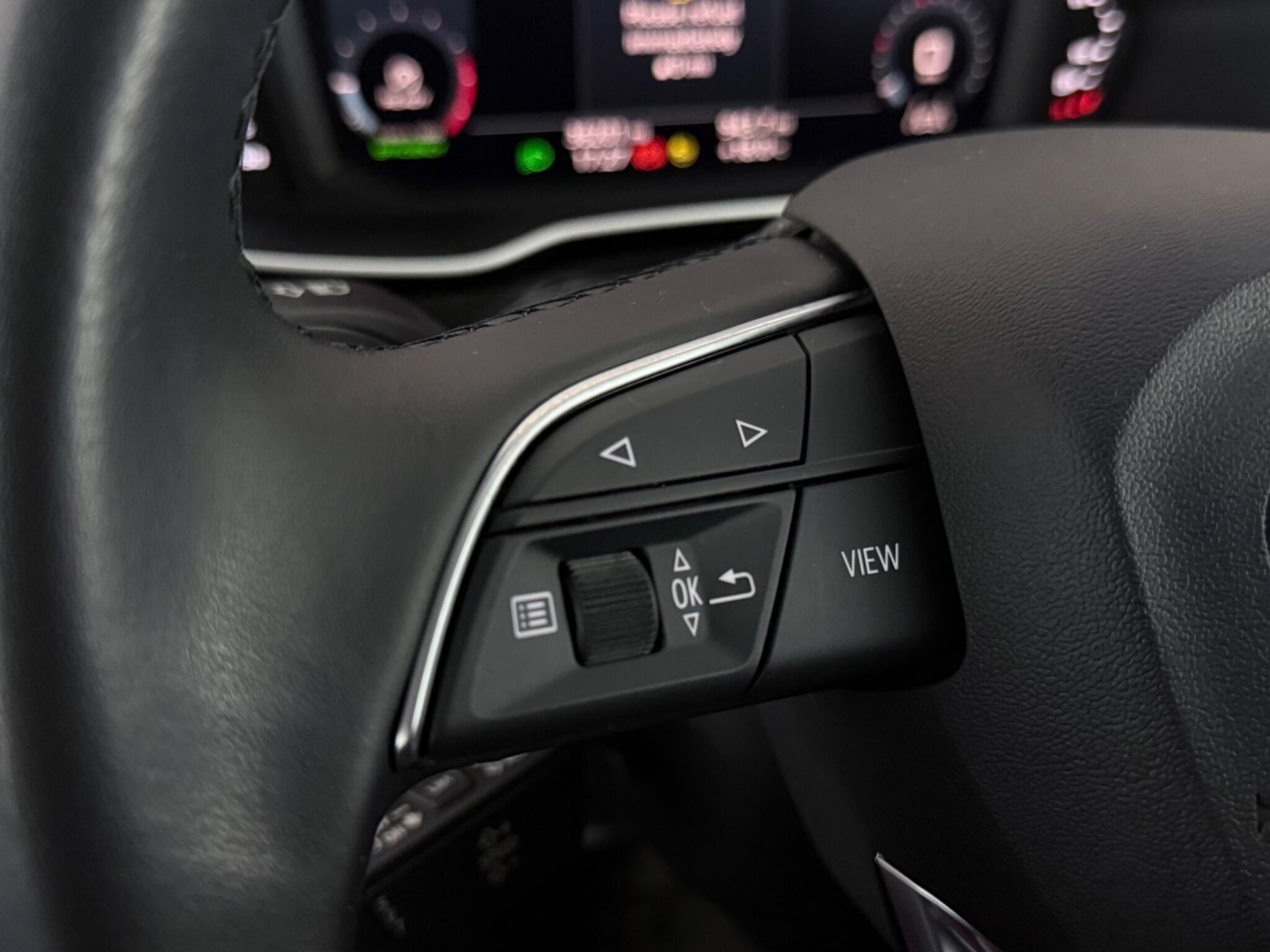 Audi Q3 view 12