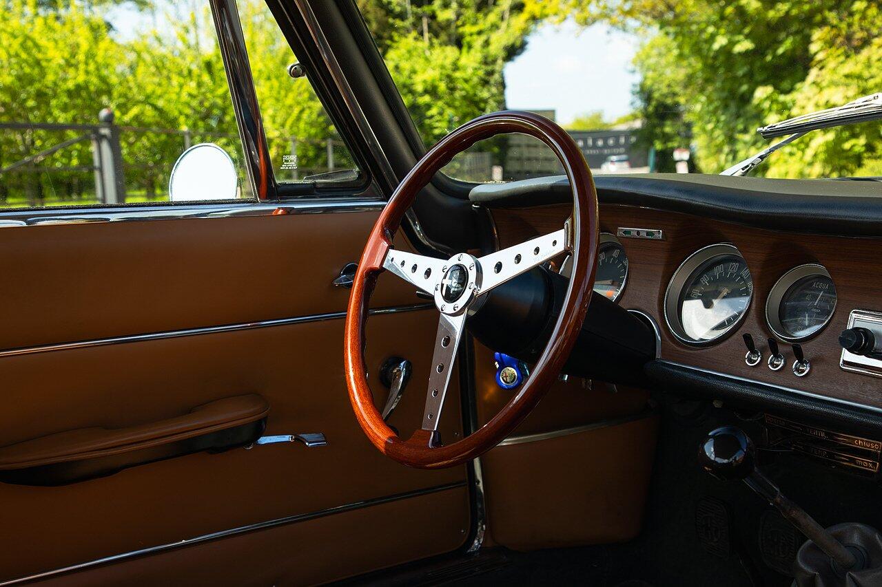 Alfa Romeo Giulia view 7