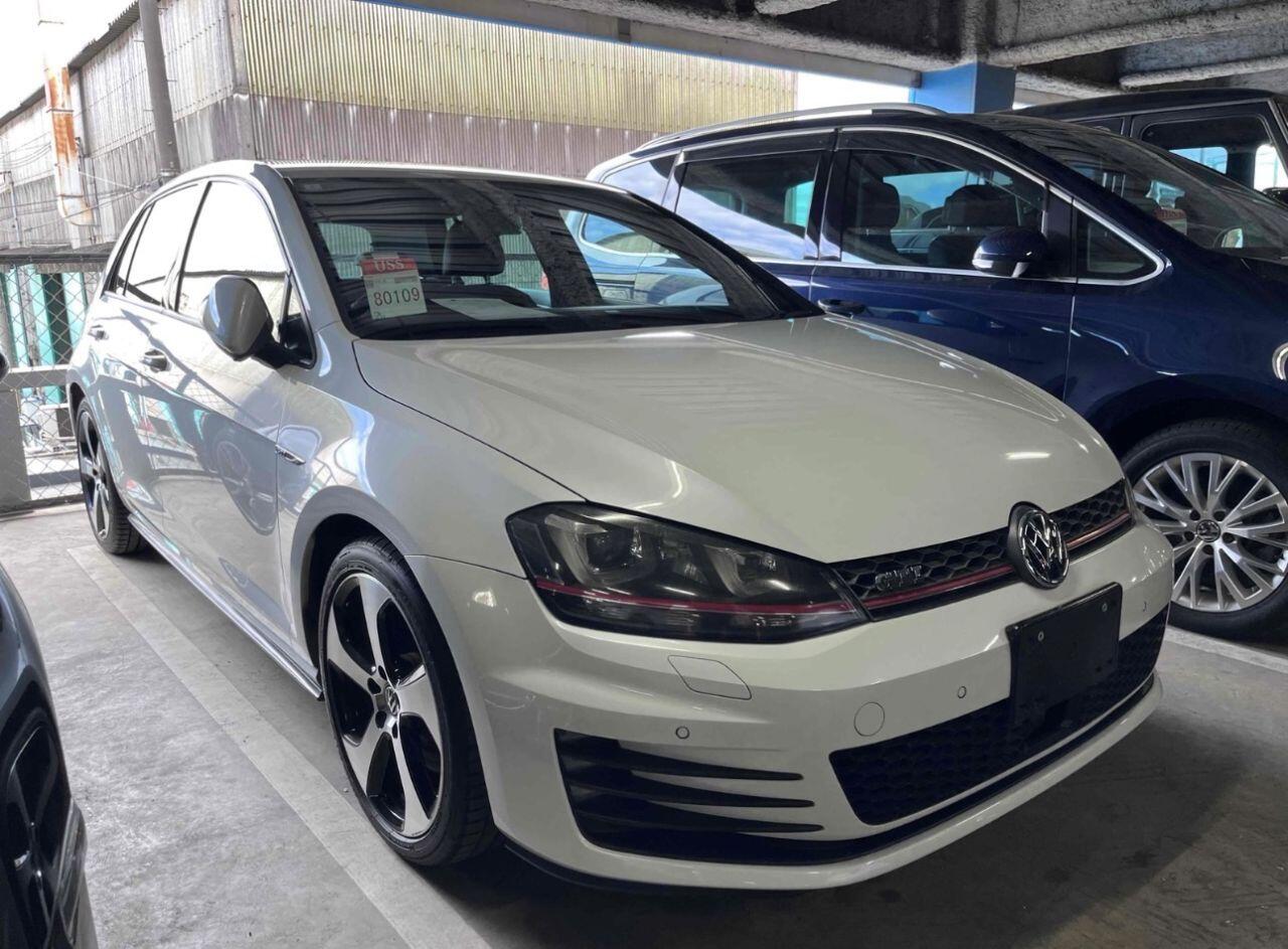 Volkswagen Golf view 4