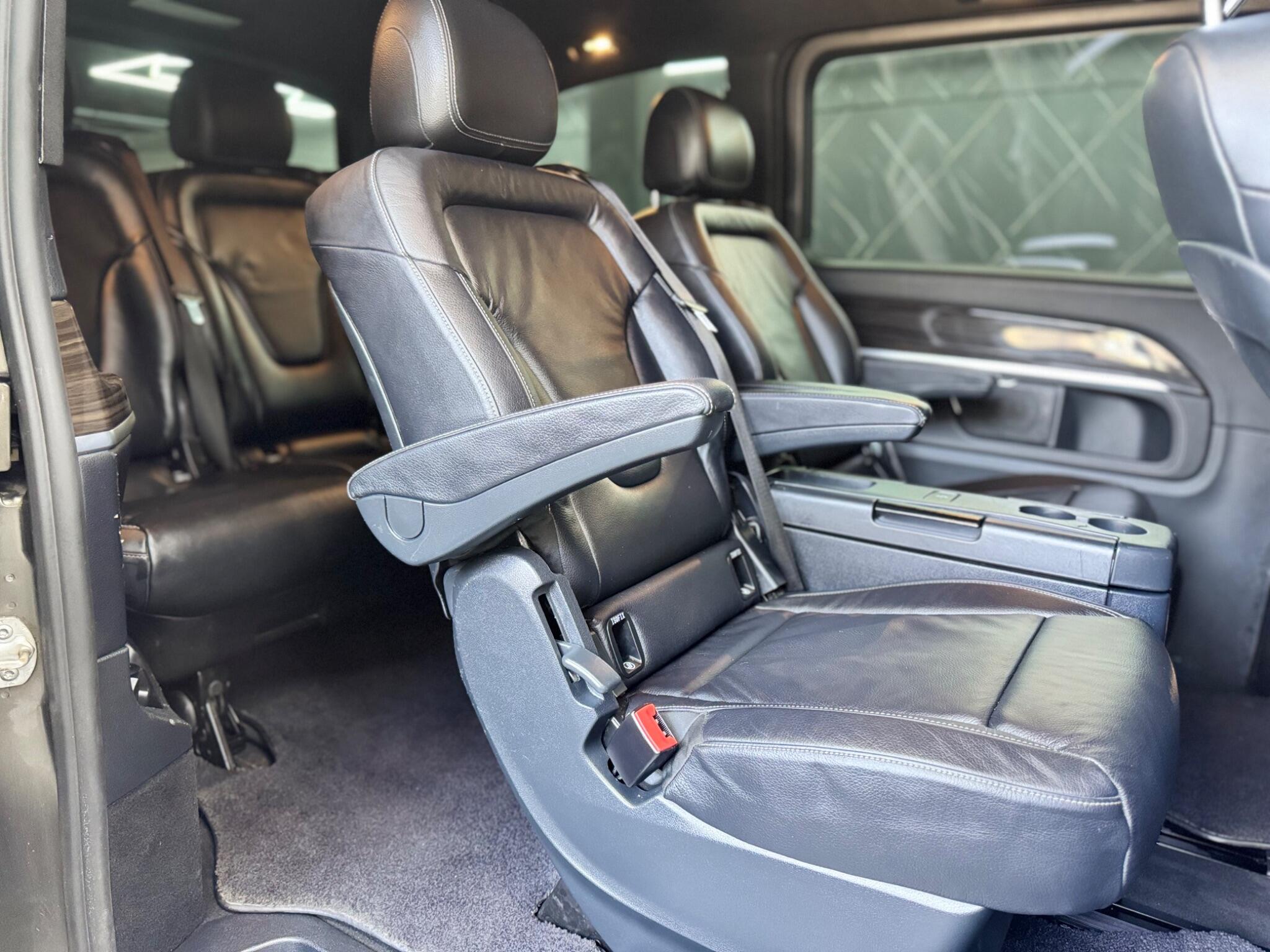 Mercedes-Benz V-Class view 38
