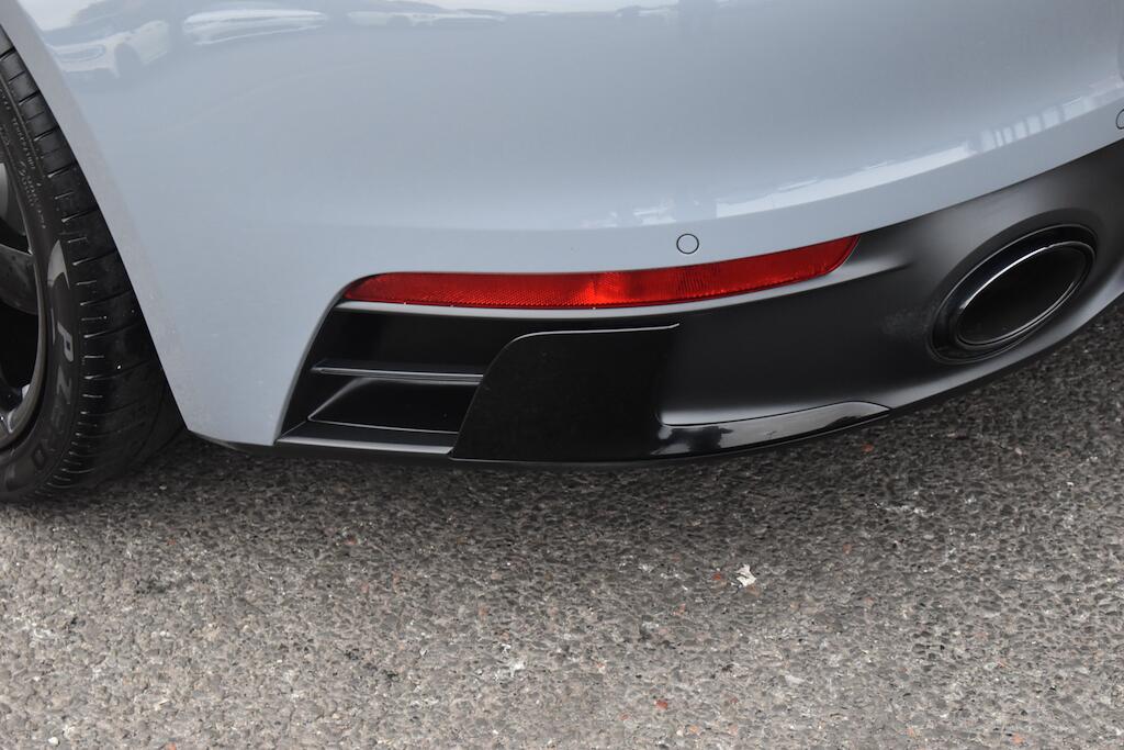 Porsche 911 view 32