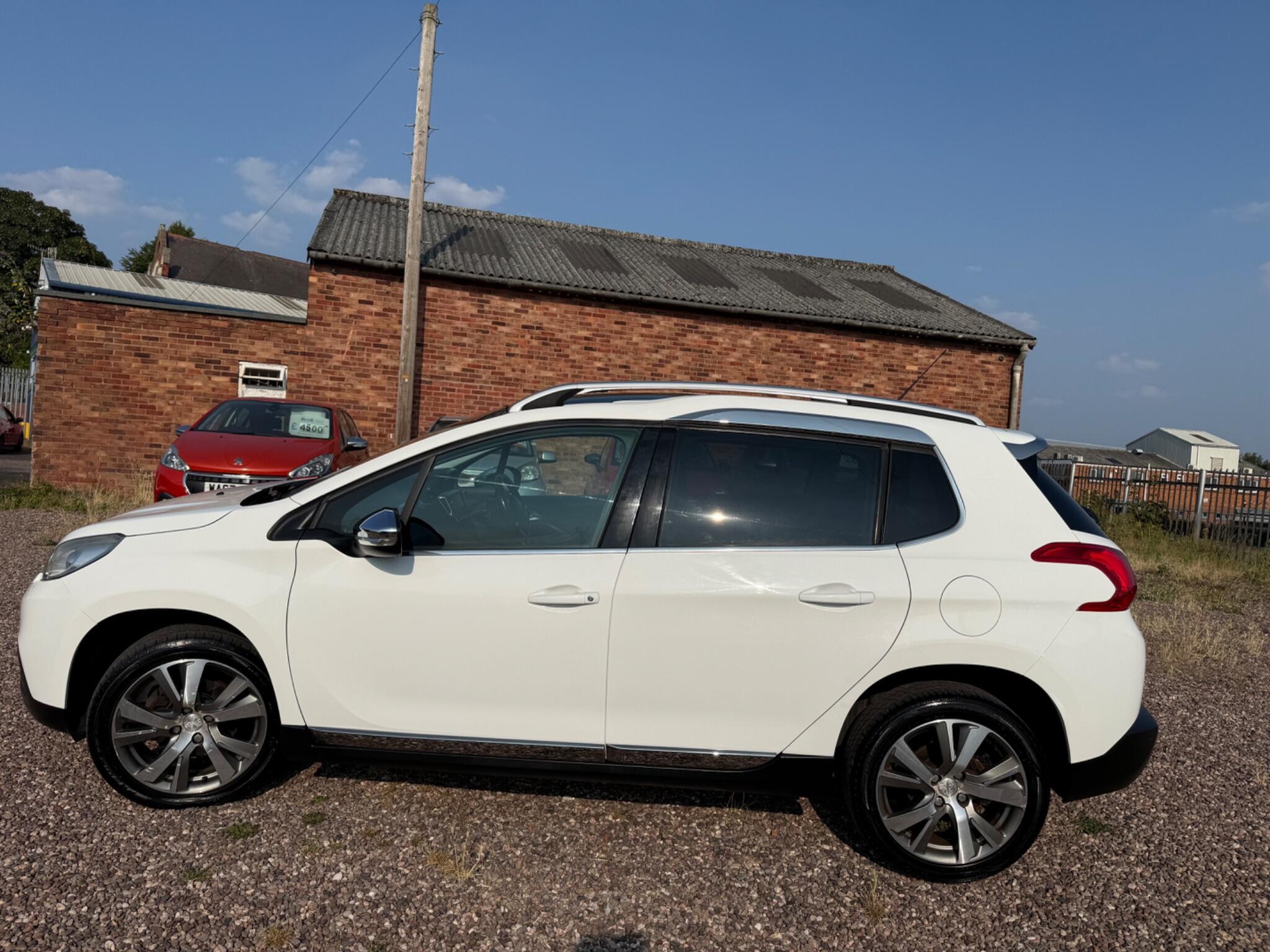Peugeot 2008 view 9