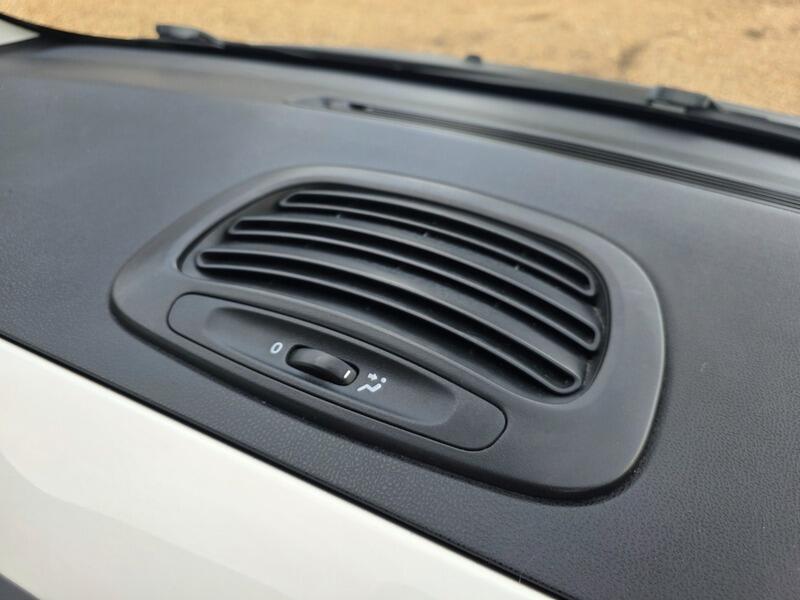 2014 Fiat 500L image 36