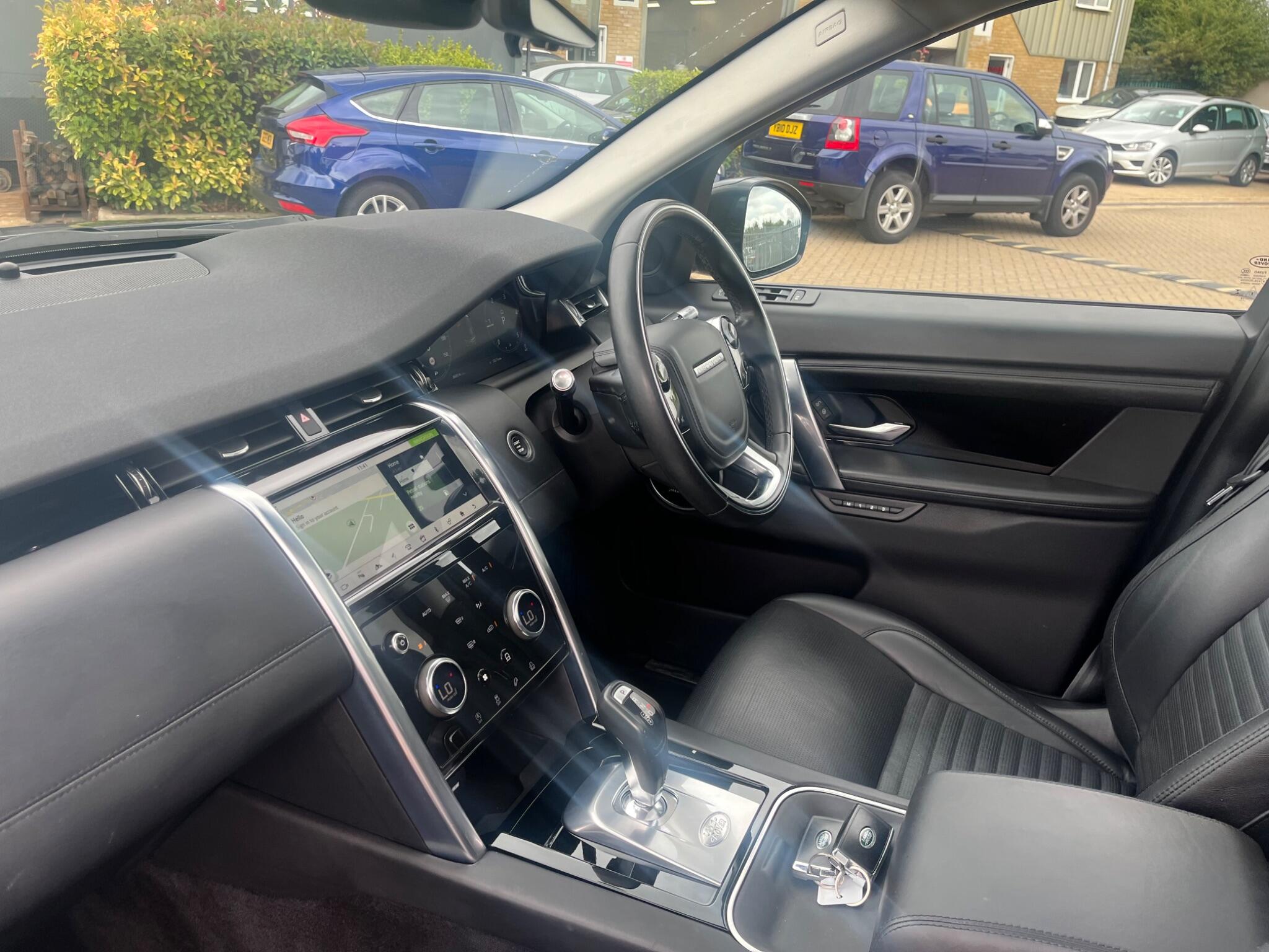 Land Rover Discovery Sport view 24