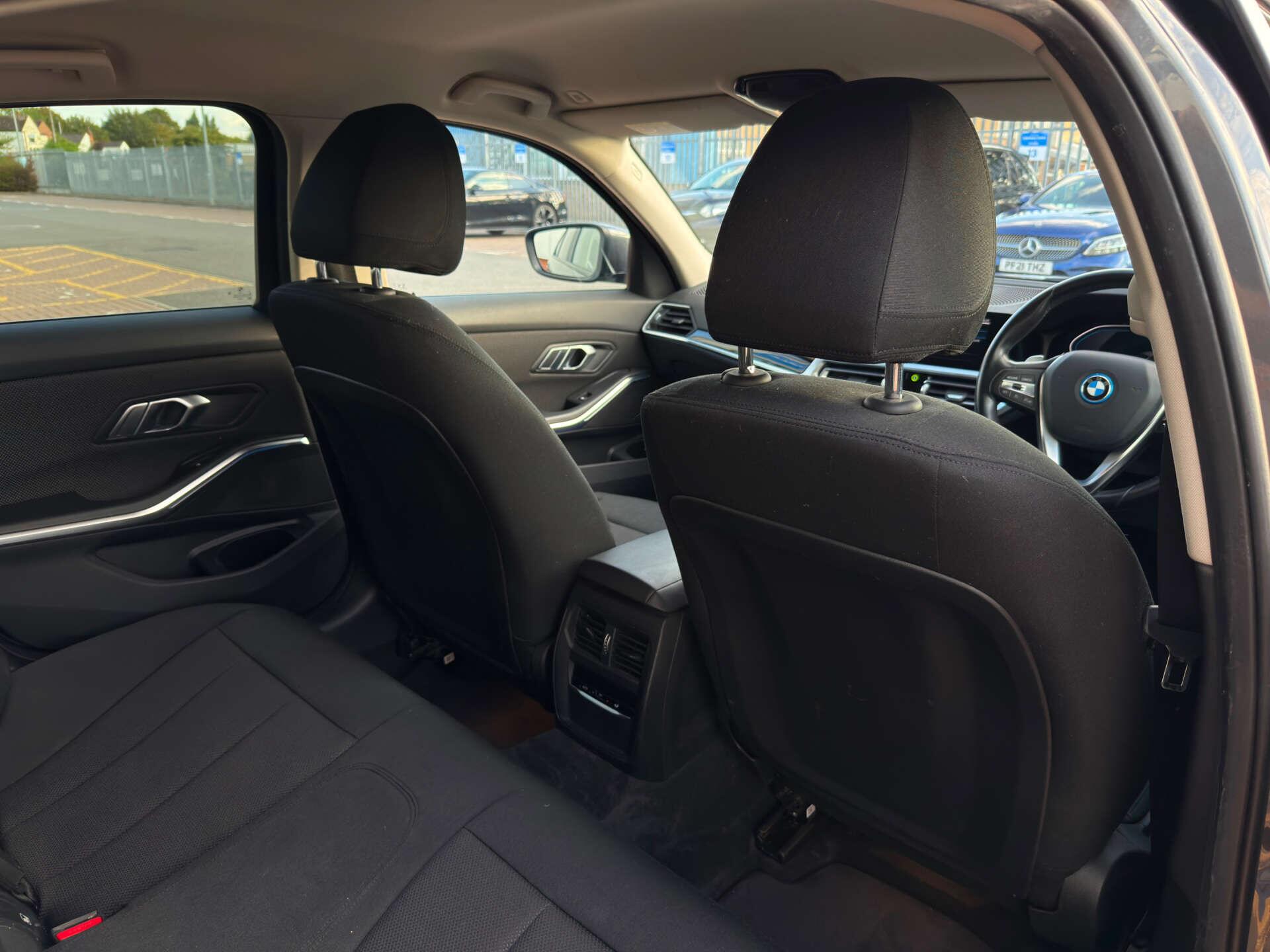 BMW 3 Series view 29