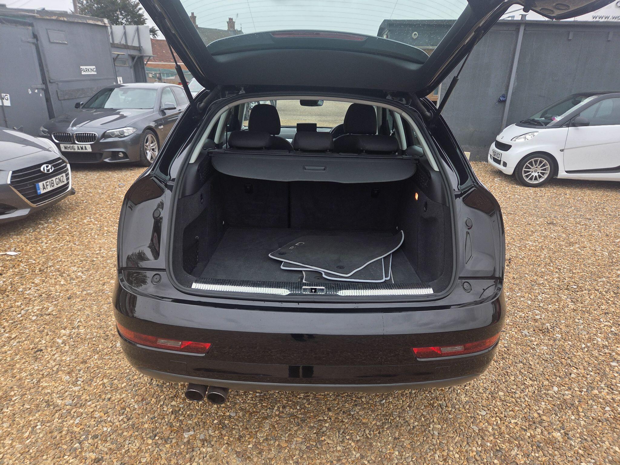 Audi Q3 view 57