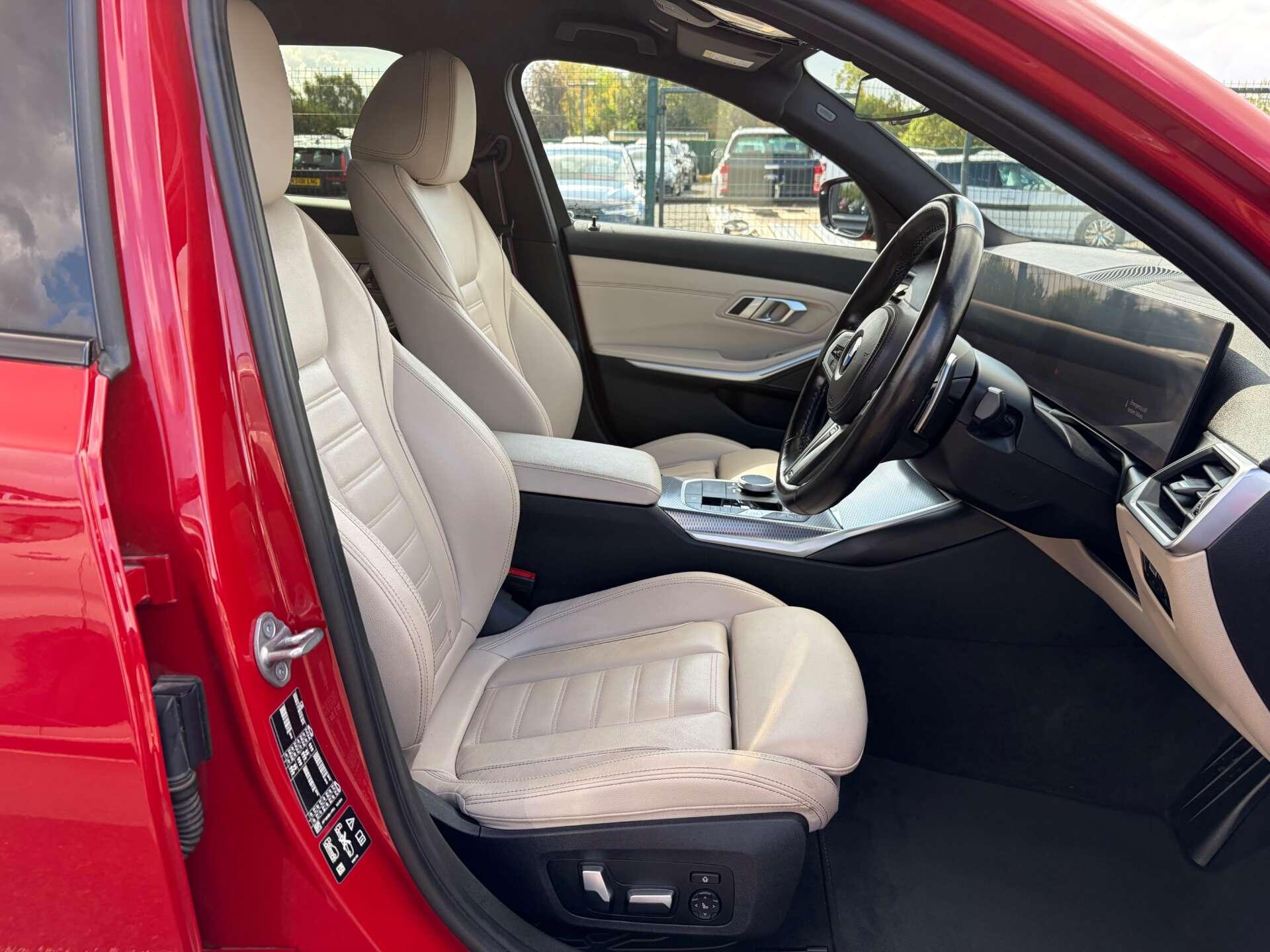 BMW 3 Series view 32